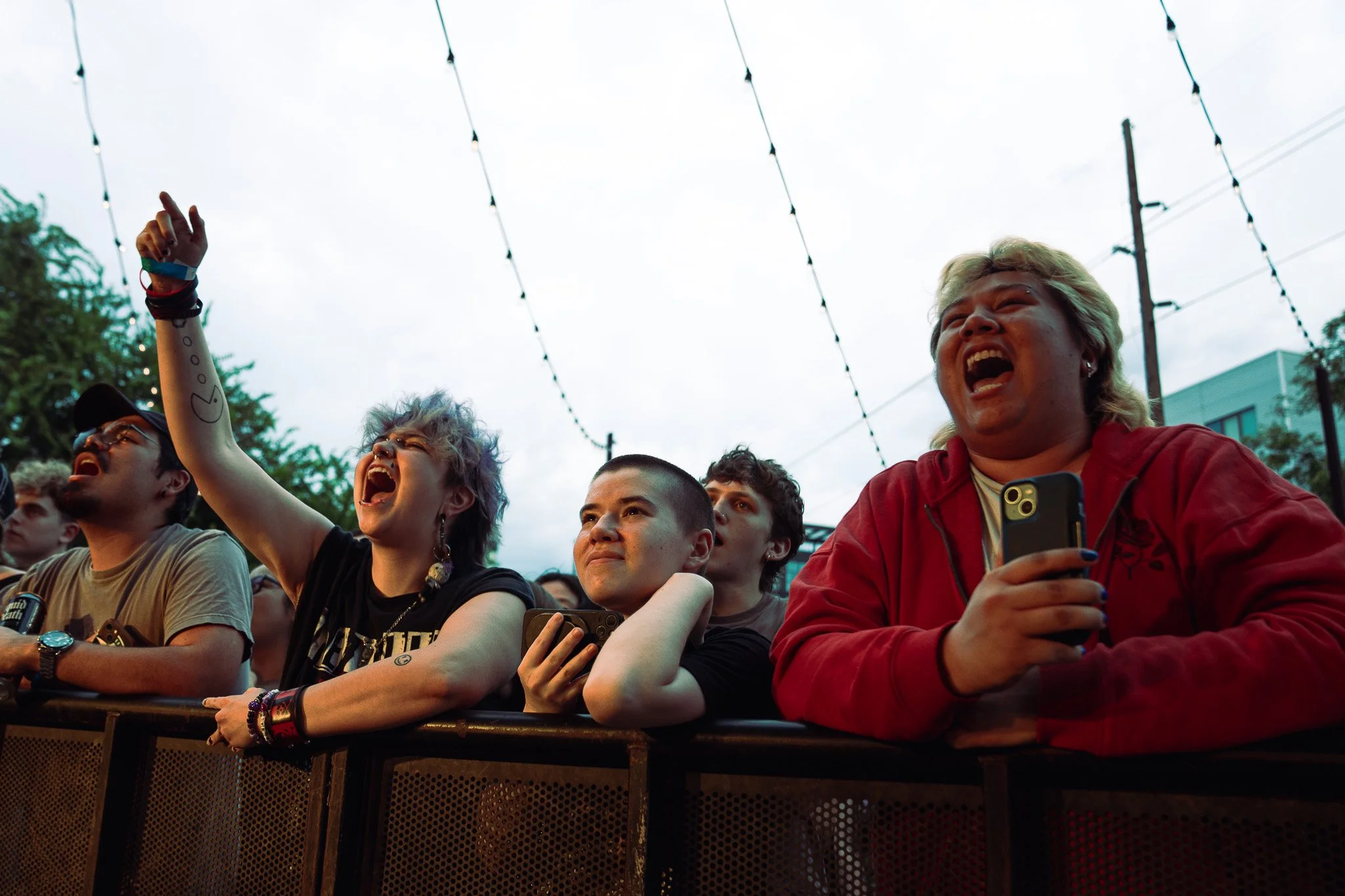 Fans on the barricade scream the repeated lyrics of “Hound”: “Be a lover, be a hound / Be a lover, be a hound.” 