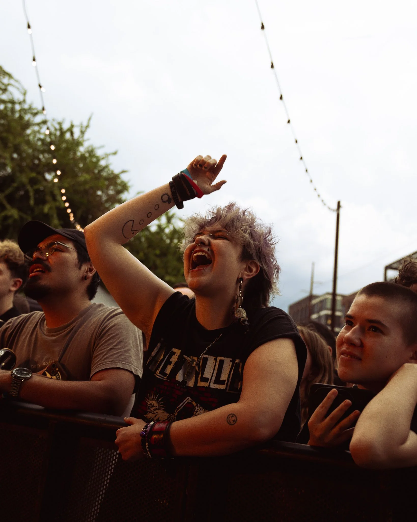  Fans on the barricade scream the repeated lyrics of “Hound”: “Be a lover, be a hound / Be a lover, be a hound.” 