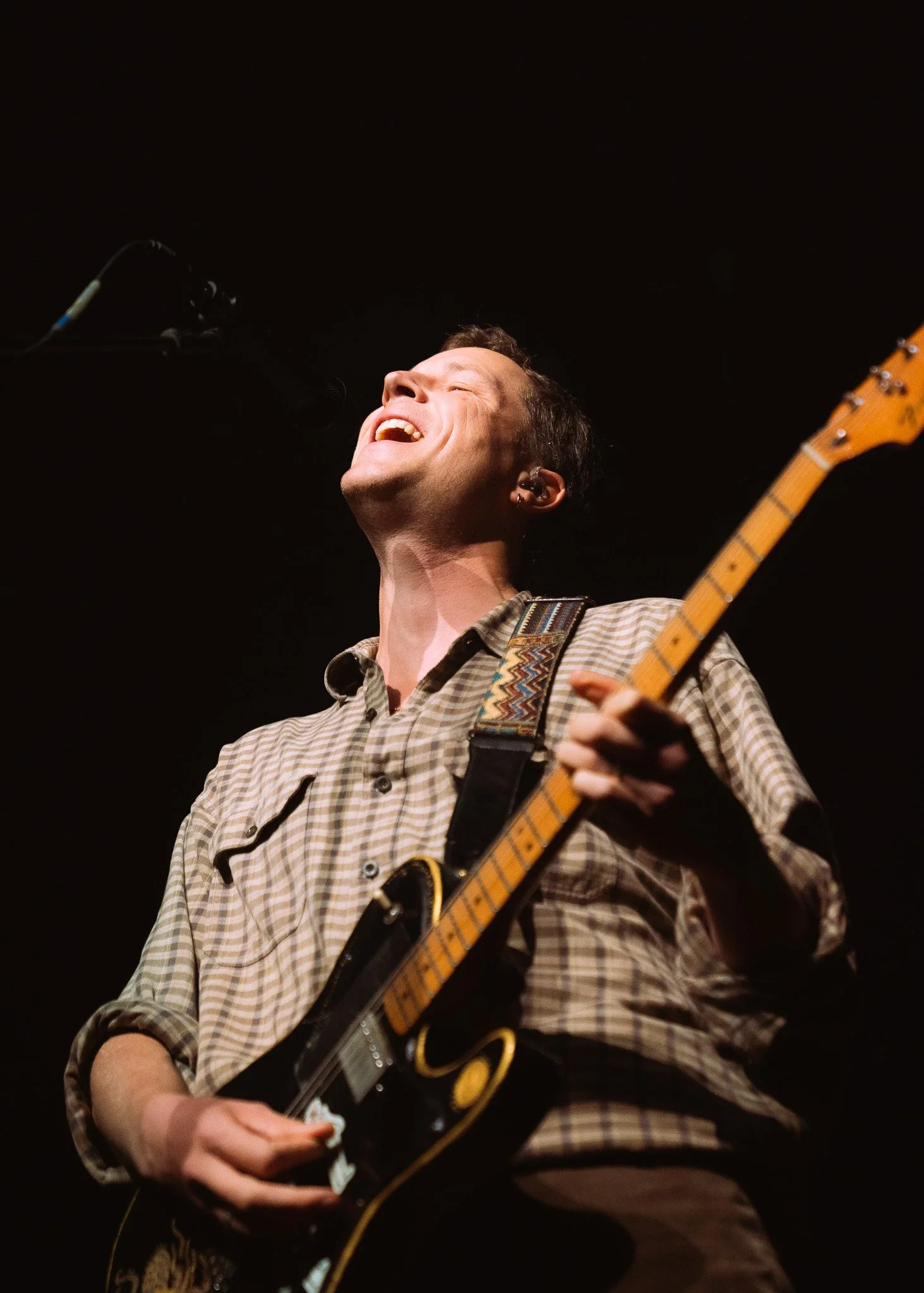  Lead singer Leo Wyndham performs the atmospheric “Bitter.” 