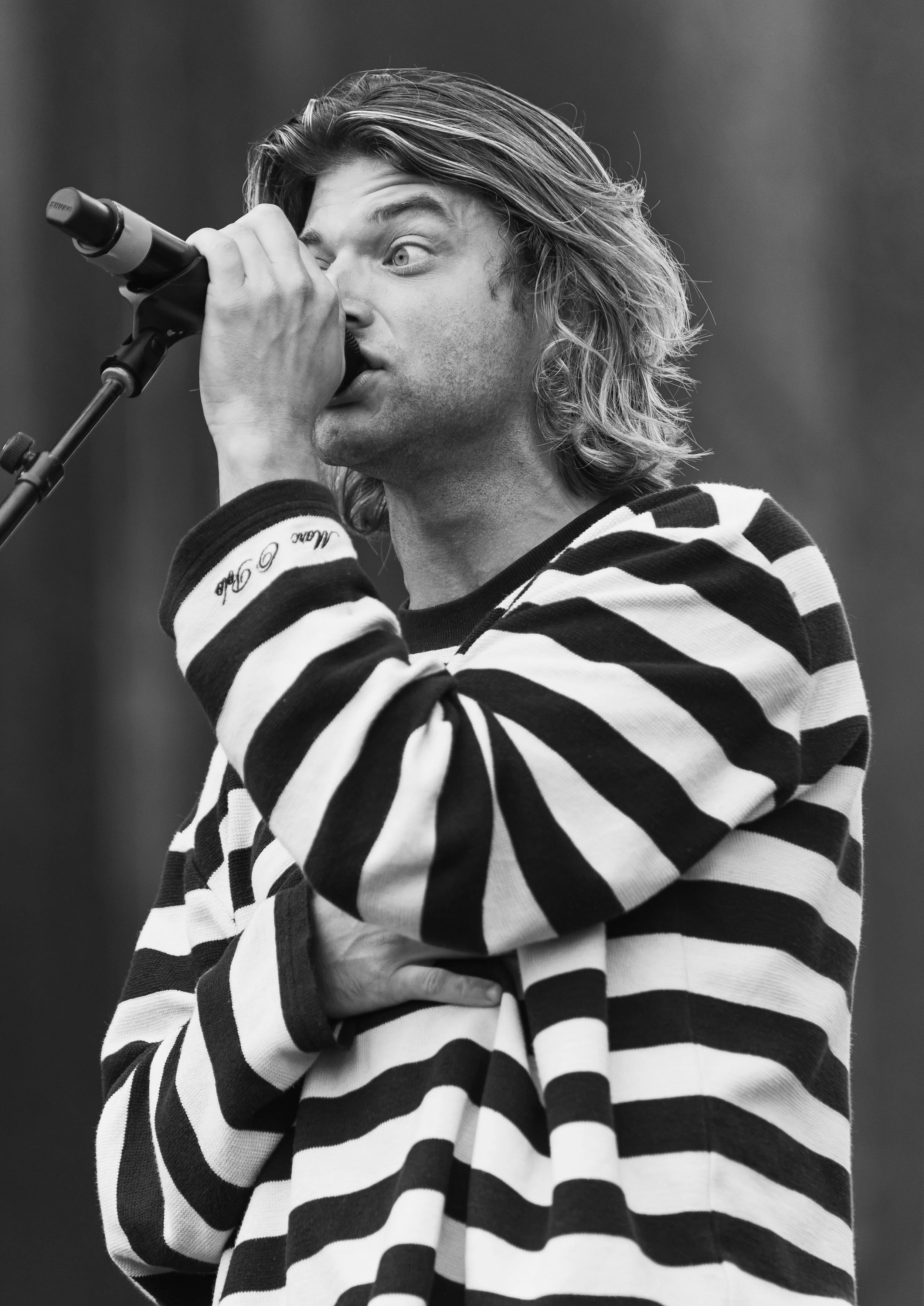  Mateyunas sings the raw lyrics of “Under the Rug”: “Old adolescence, never enough / Today we are free, drunk or in love / Tomorrow a stranger, under the rug.” 