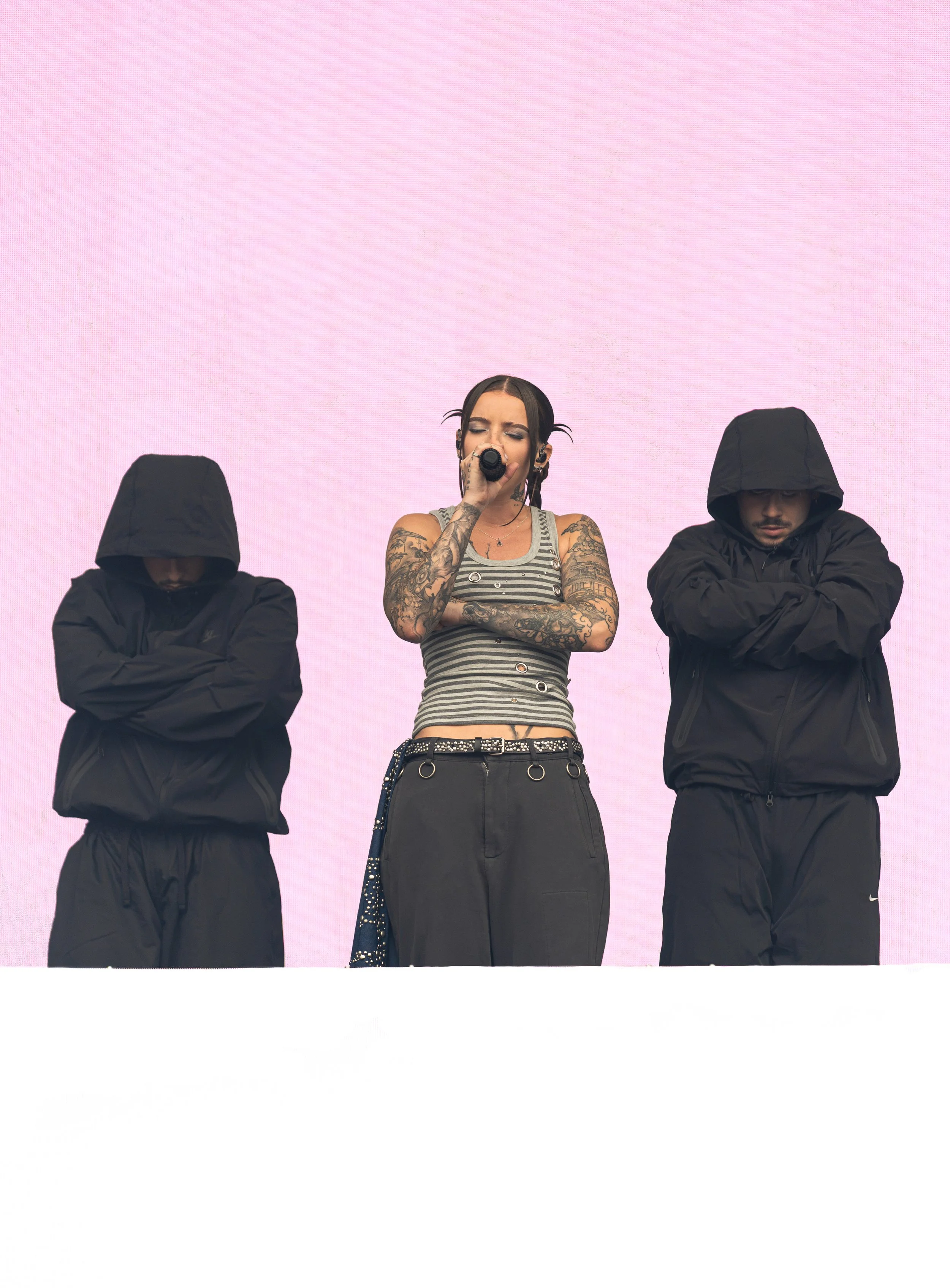  Miko performs “El intro” with her backup dancers. 