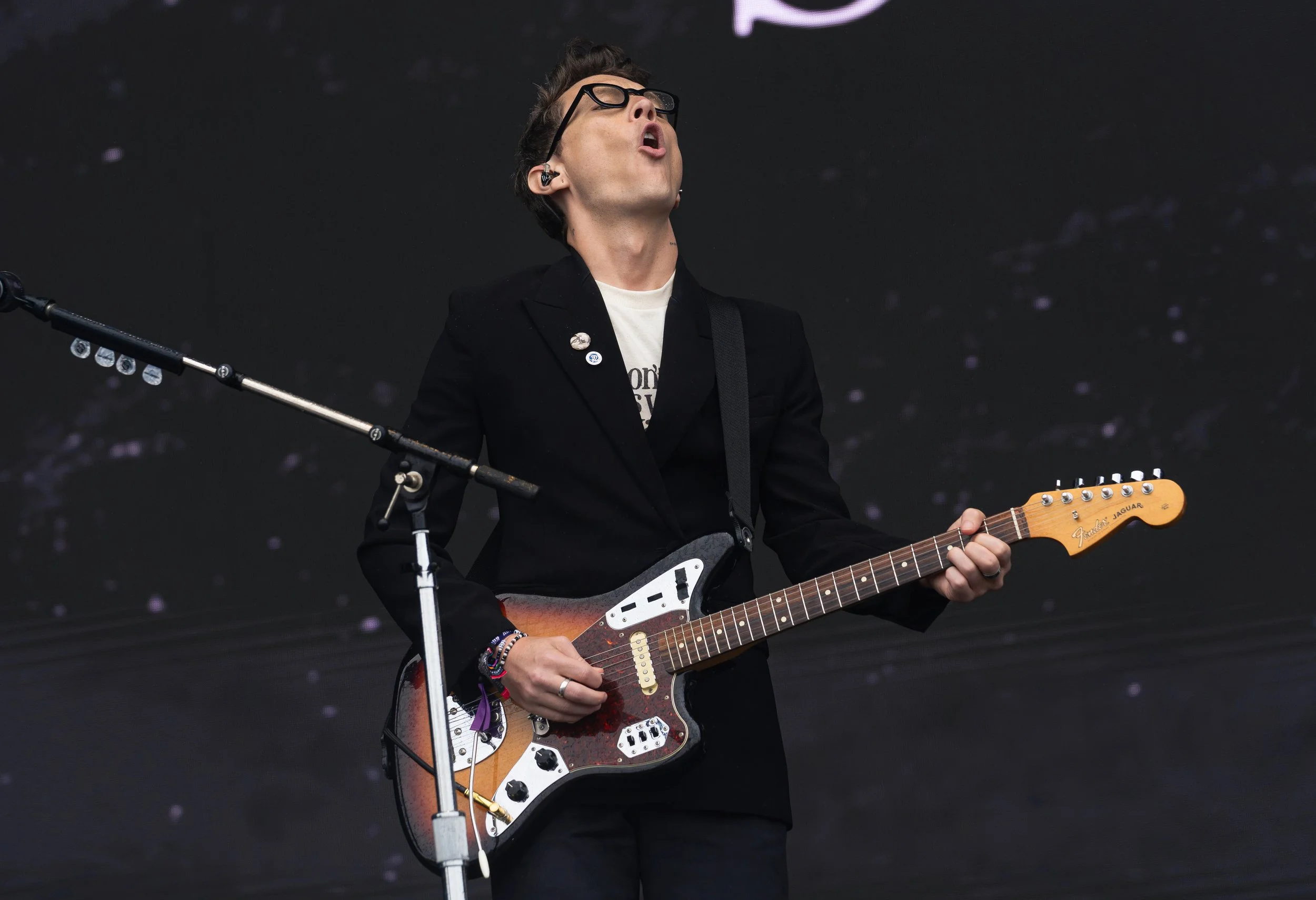  Guitarist Lee Newell of English-American dream pop band Sunday (1994) rocks out on the guitar while performing “Rain.” 