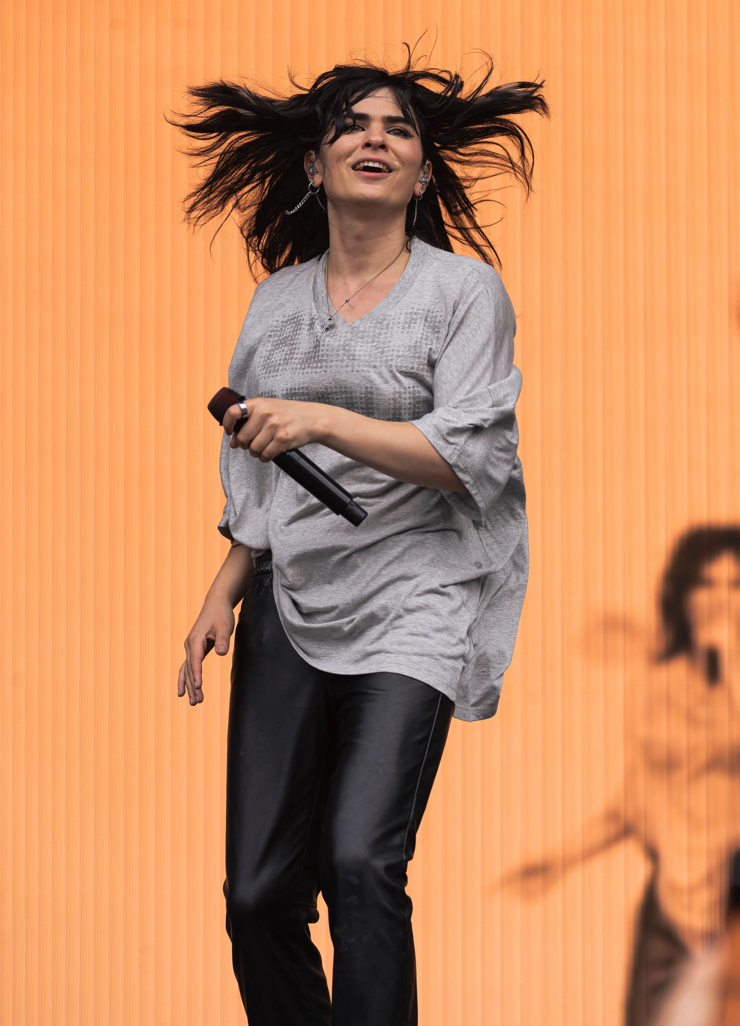  underscores dances around the stage as she sings the glitch-pop song “Locals (Girls like us).” 