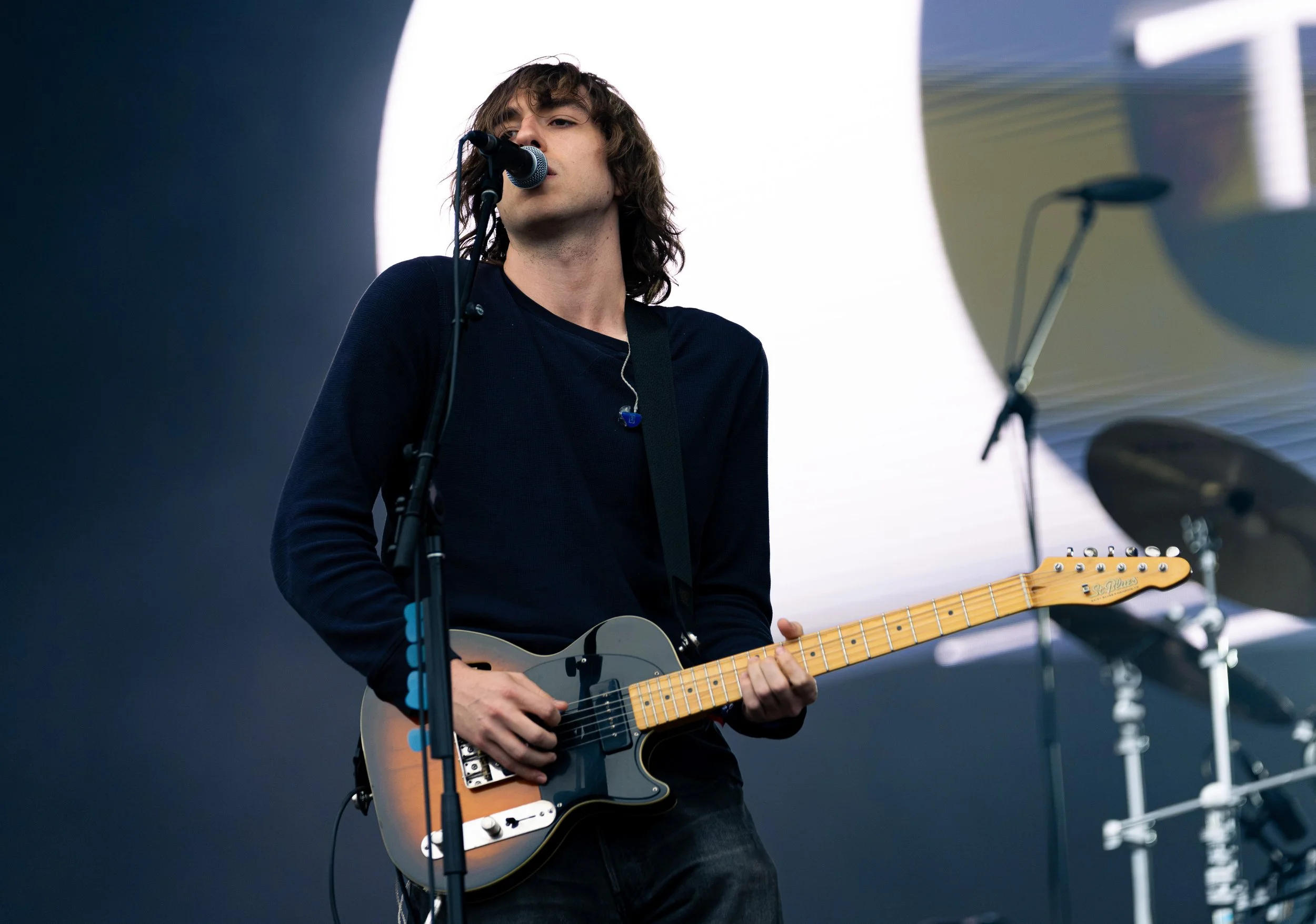  Geese’s lead vocalist Cameron Winter sings the gut-wrenching lyrics of “Husbands”: “And if my loneliness should stay / Well, some are holiest that way / Falling apart, falling apart.” 