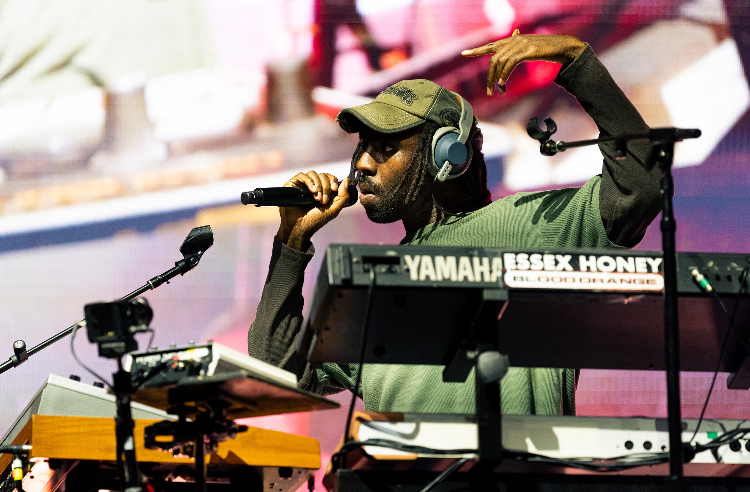  Dev Hynes, also known as Blood Orange, starts his set with the bedroom-pop track “Somewhere in Between.” 