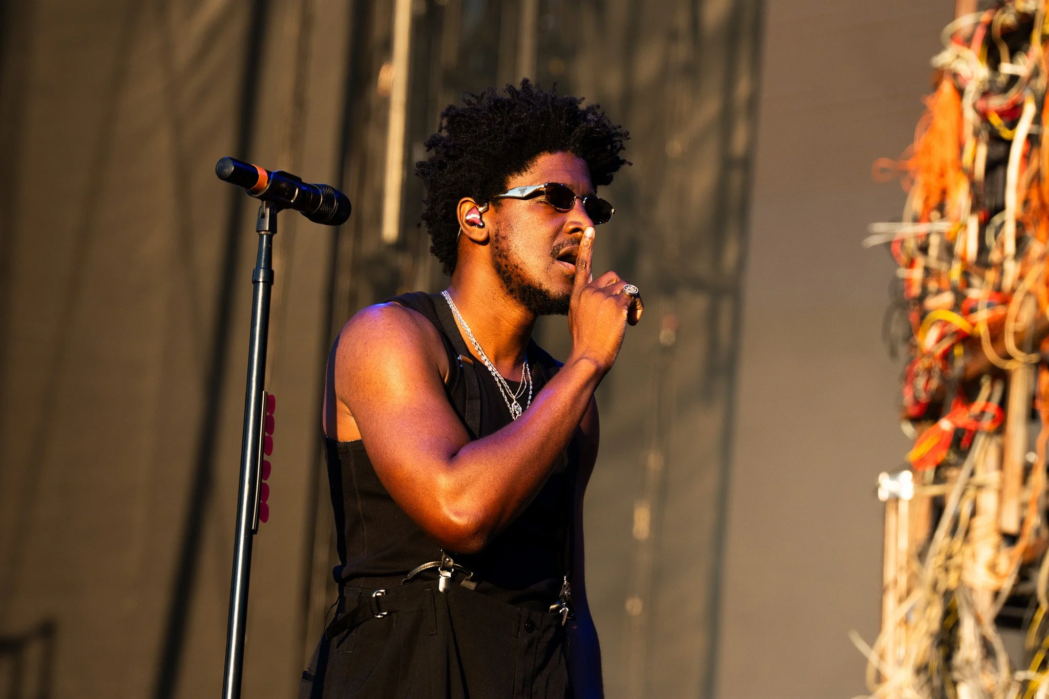  London-based singer-songwriter and composer Labrinth energetically performs songs such as “When I R.I.P.” and “Nate Growing Up” on the American Express stage. 