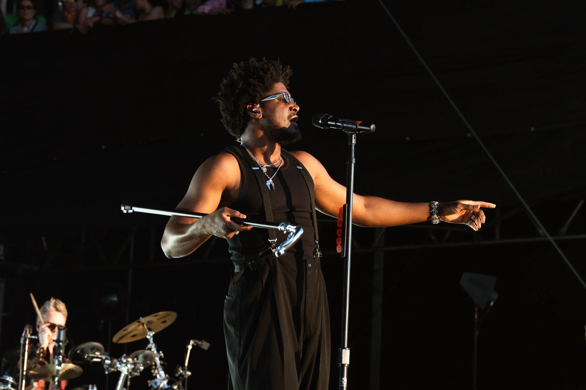  London-based singer-songwriter and composer Labrinth energetically performs songs such as “When I R.I.P.” and “Nate Growing Up” on the American Express stage. 