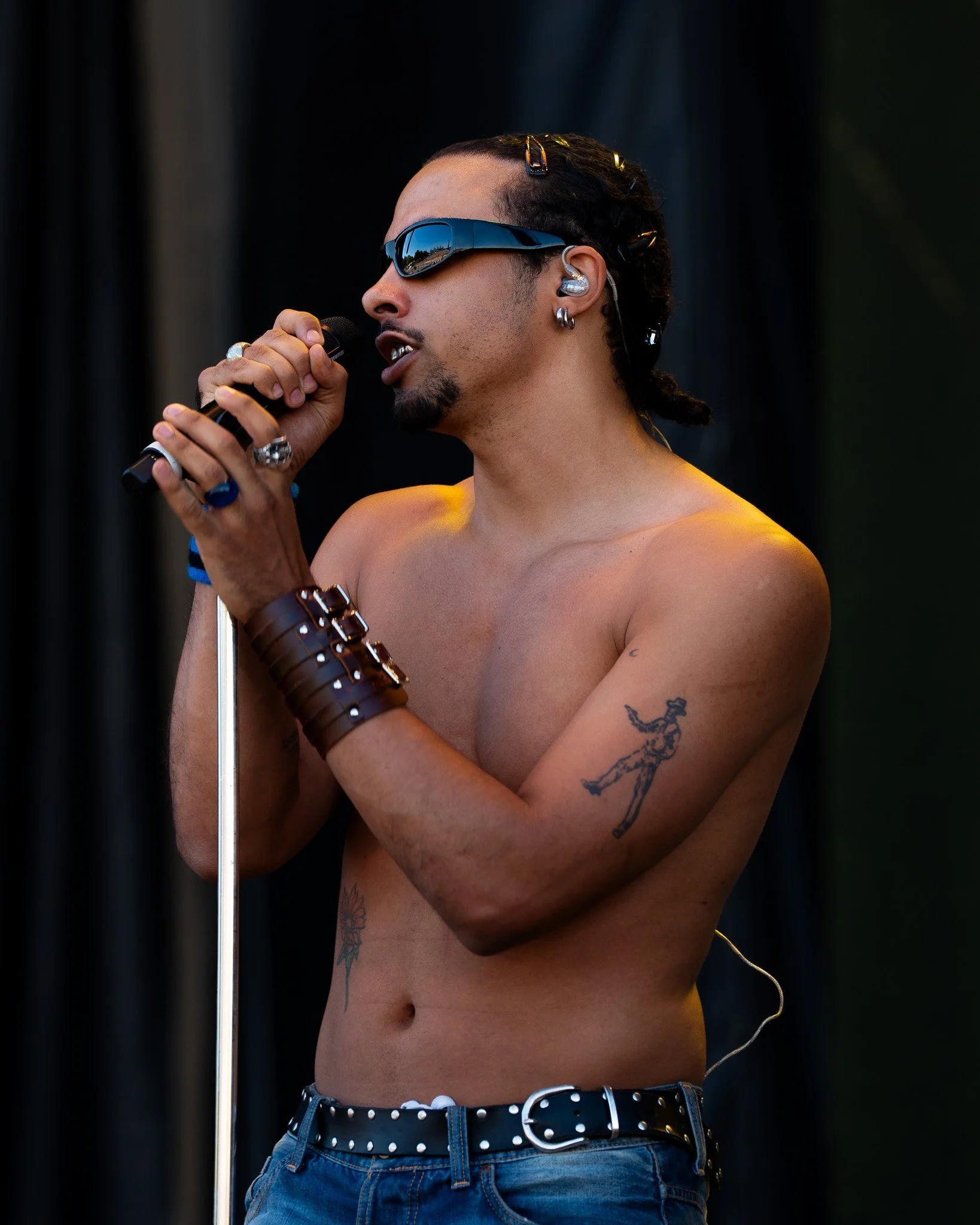  R&amp;B singer Gabriel Jacoby opens up the Snapchat stage with a relaxed set. 