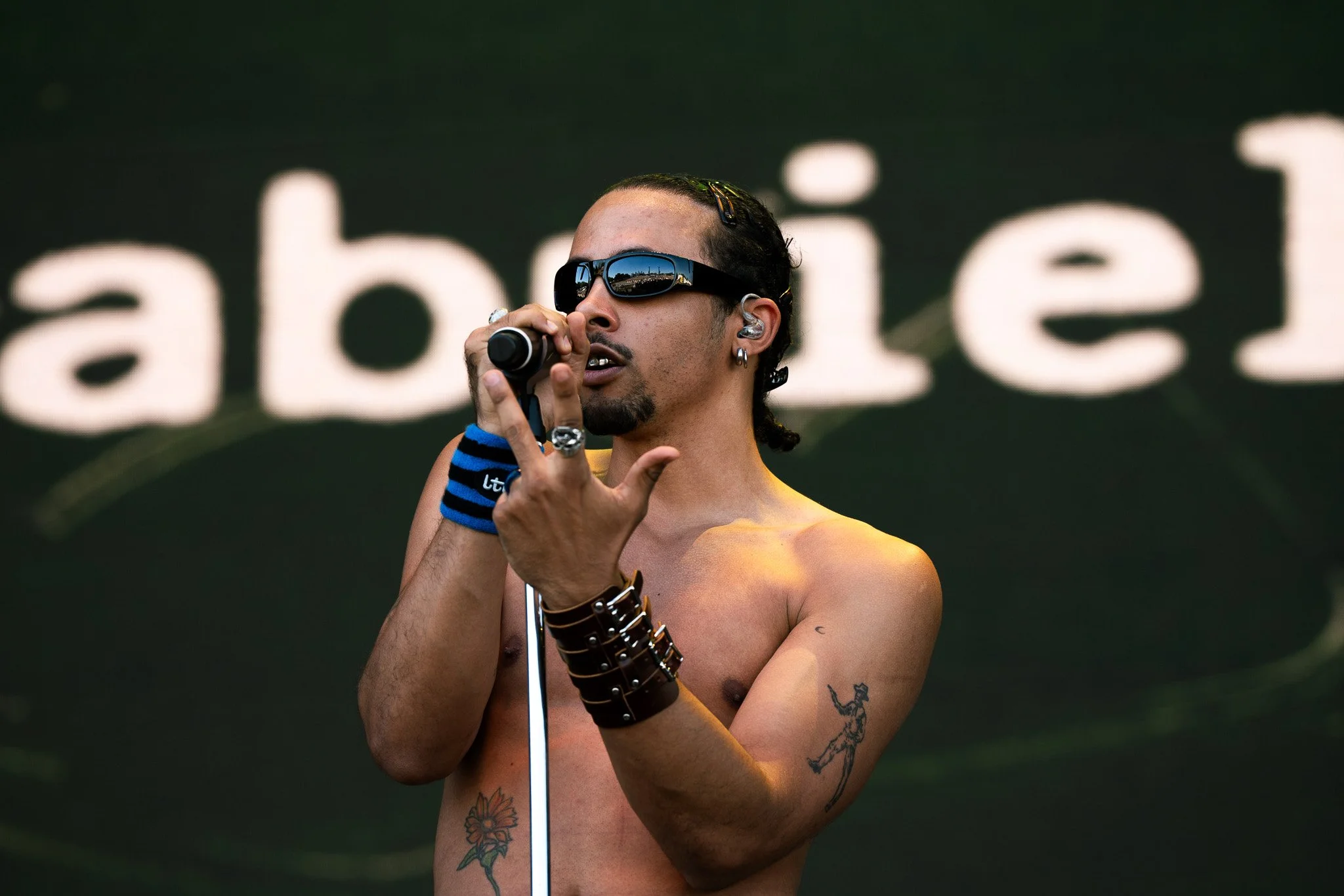  R&amp;B singer Gabriel Jacoby opens up the Snapchat stage with a relaxed set. 