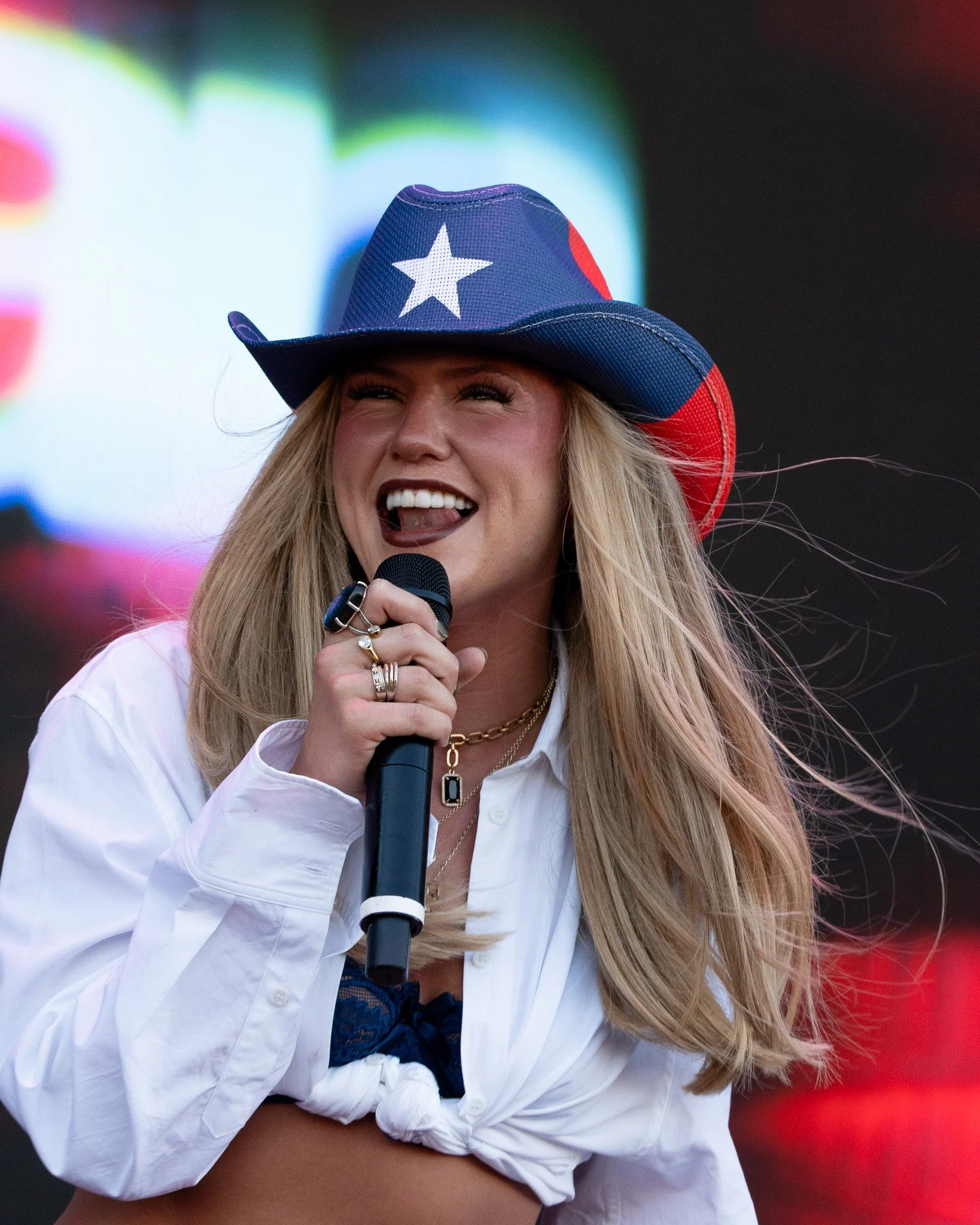  Skye Newman, a singer-songwriter from south-east London, kicks off her set with a performance of “Hairdresser” from her debut EP  SE9 Part 1 .&nbsp; 