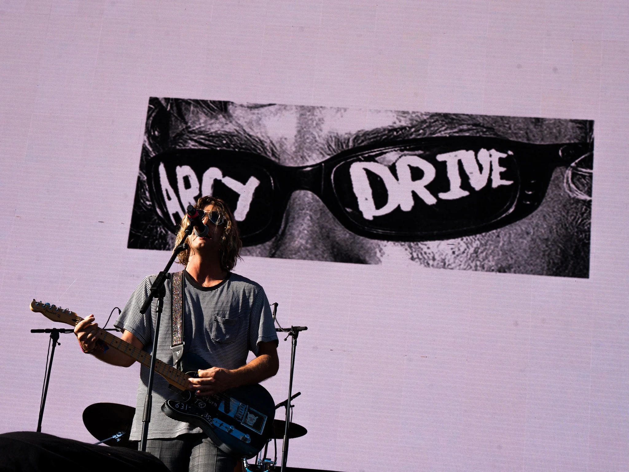  Indie-rock band Arcy Drive performs “The Itch” and “Great Big Dam.” 