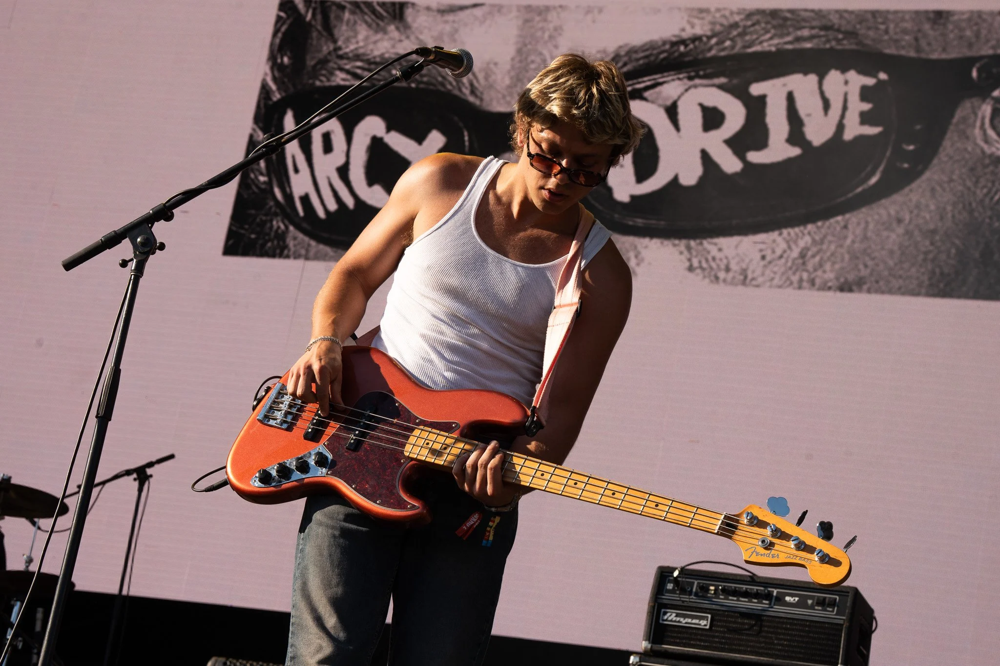  Indie-rock band Arcy Drive performs “The Itch” and “Great Big Dam.” 
