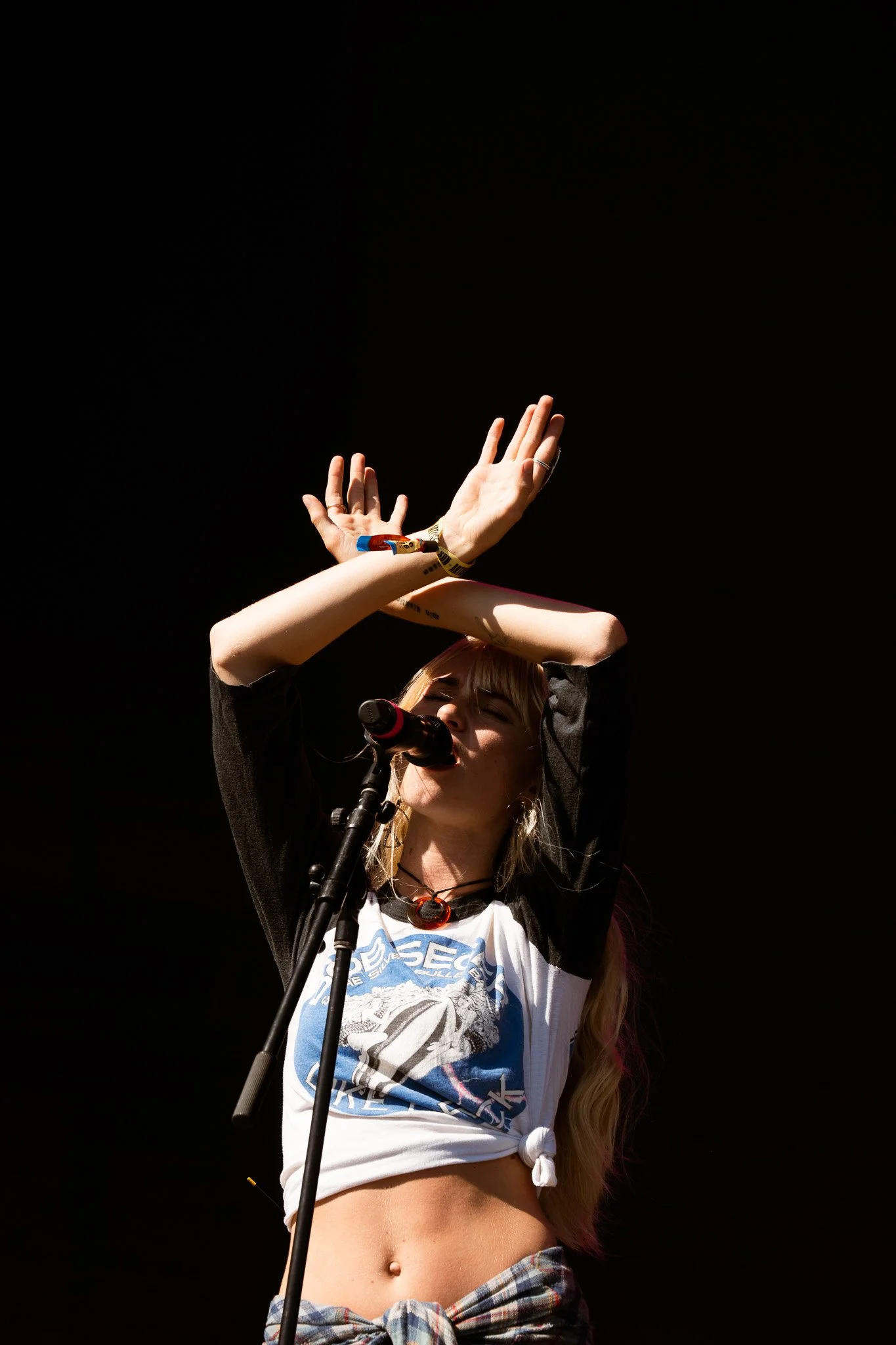  Rosinkranz performs “Jayden,” a song she wrote inspired by her sister’s dating experience. 