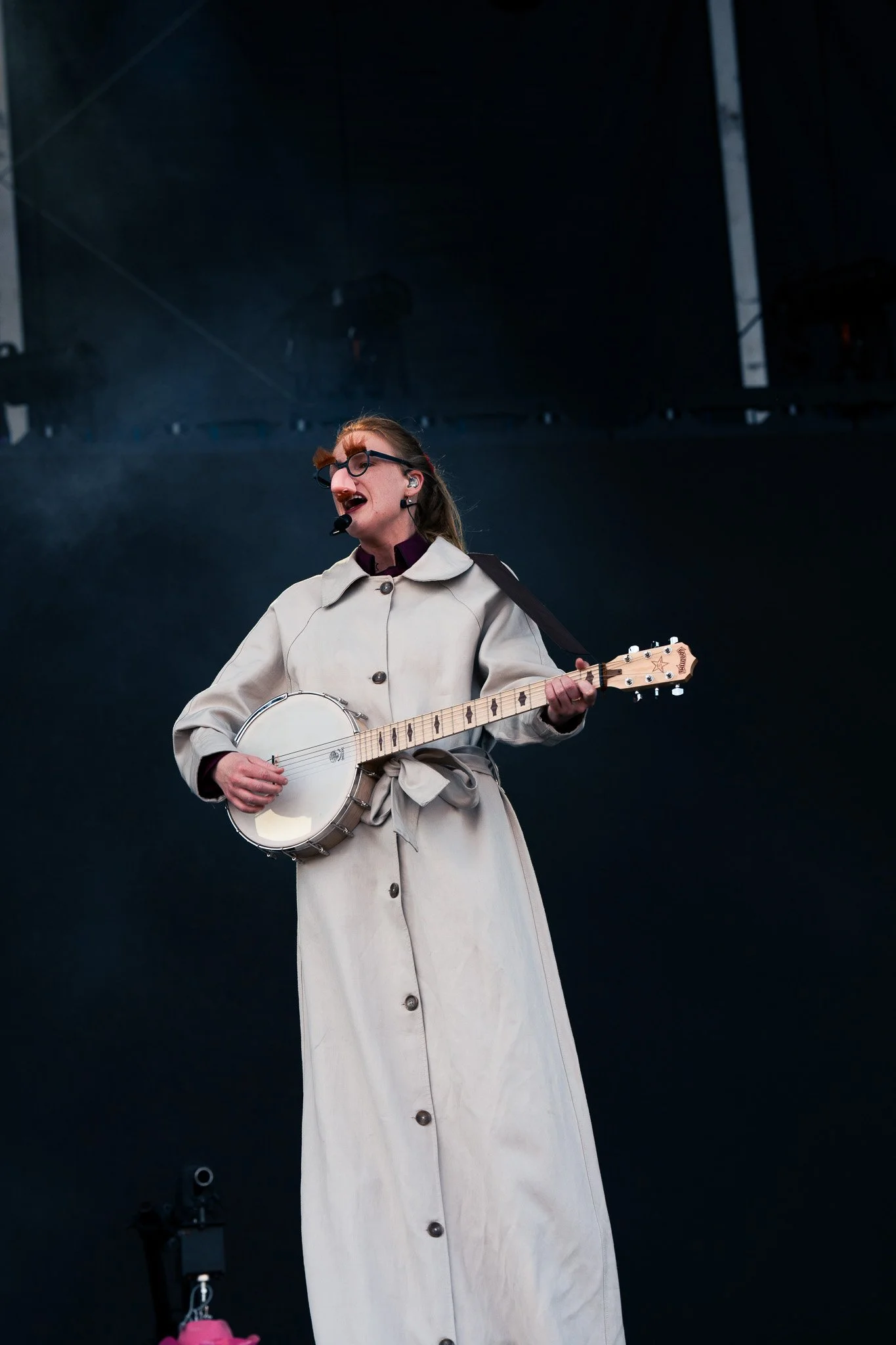  Indie-pop singer-songwriter Audrey Hobert wears a trench coat and fake glasses while performing “I like to touch people,” the opening track from her debut album  Who’s the Clown?  