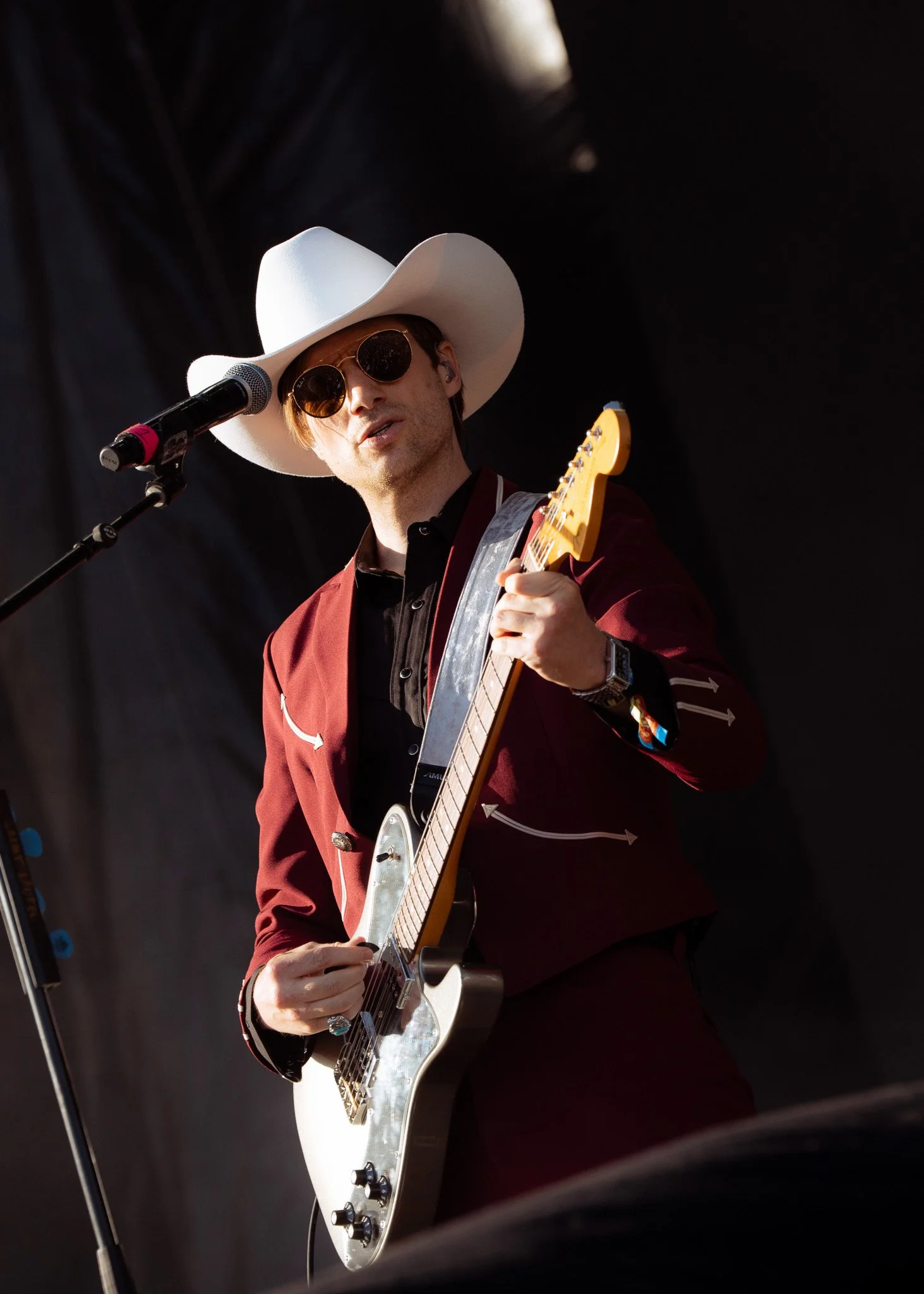  Los Angeles-based band Saint Motel performs the bold track “Destroyer”: “And as she goes walking out the door / She turned to me once more, and she sang / I don't break hearts, no that's not me / I don't break hearts, I destroy them.” 