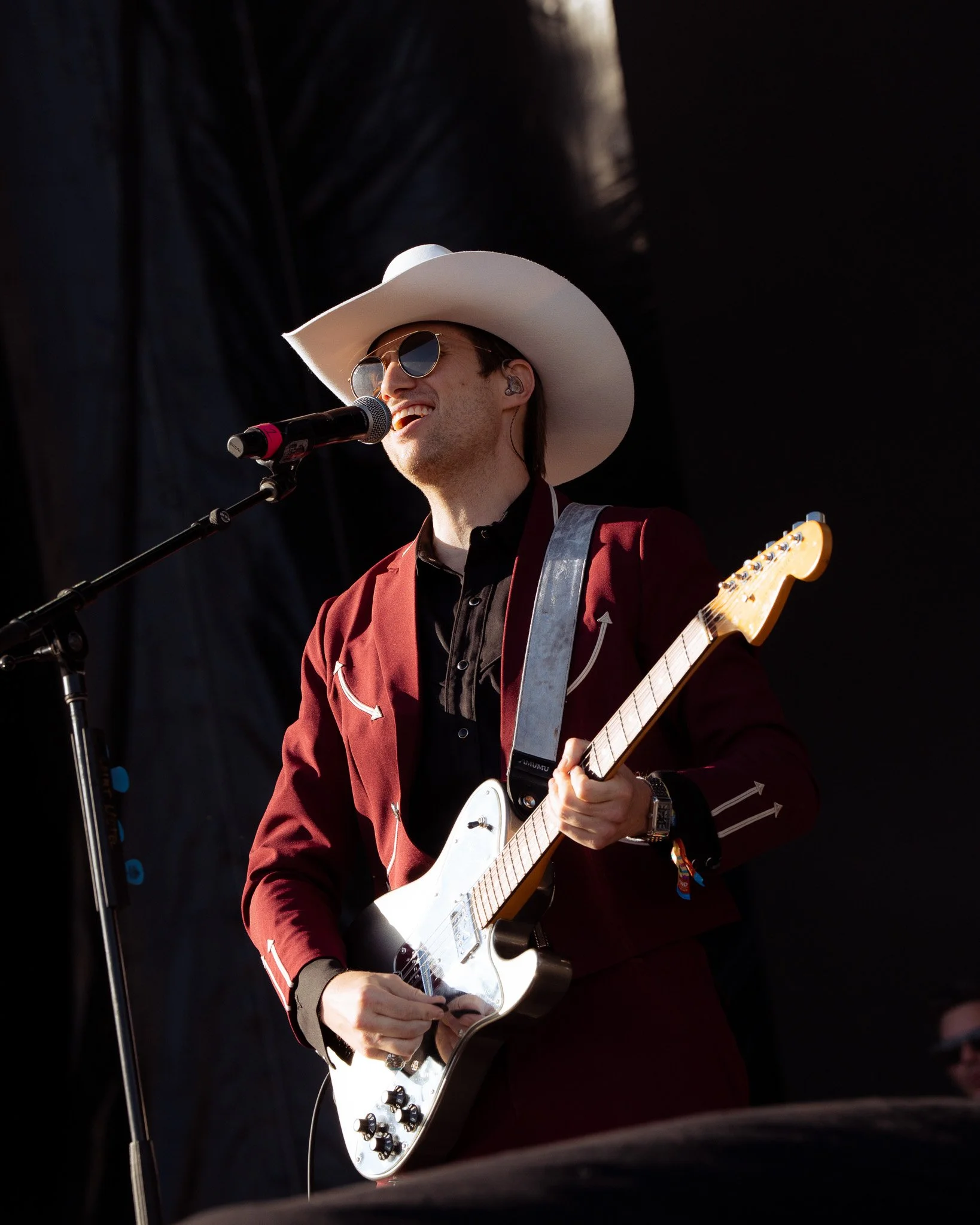  Los Angeles-based band Saint Motel performs the bold track “Destroyer”: “And as she goes walking out the door / She turned to me once more, and she sang / I don't break hearts, no that's not me / I don't break hearts, I destroy them.” 
