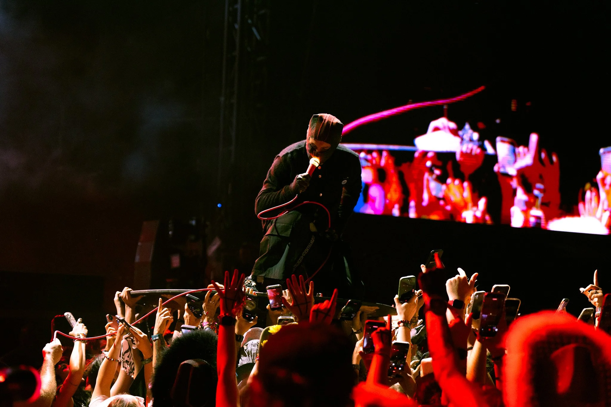  Joseph screams the lyrics of “The Contract” while fans hold the platform he is standing on: “I check the doors, check the windows, and pull the blinds / I check the clock, wondering what he'll pull this time.” 
