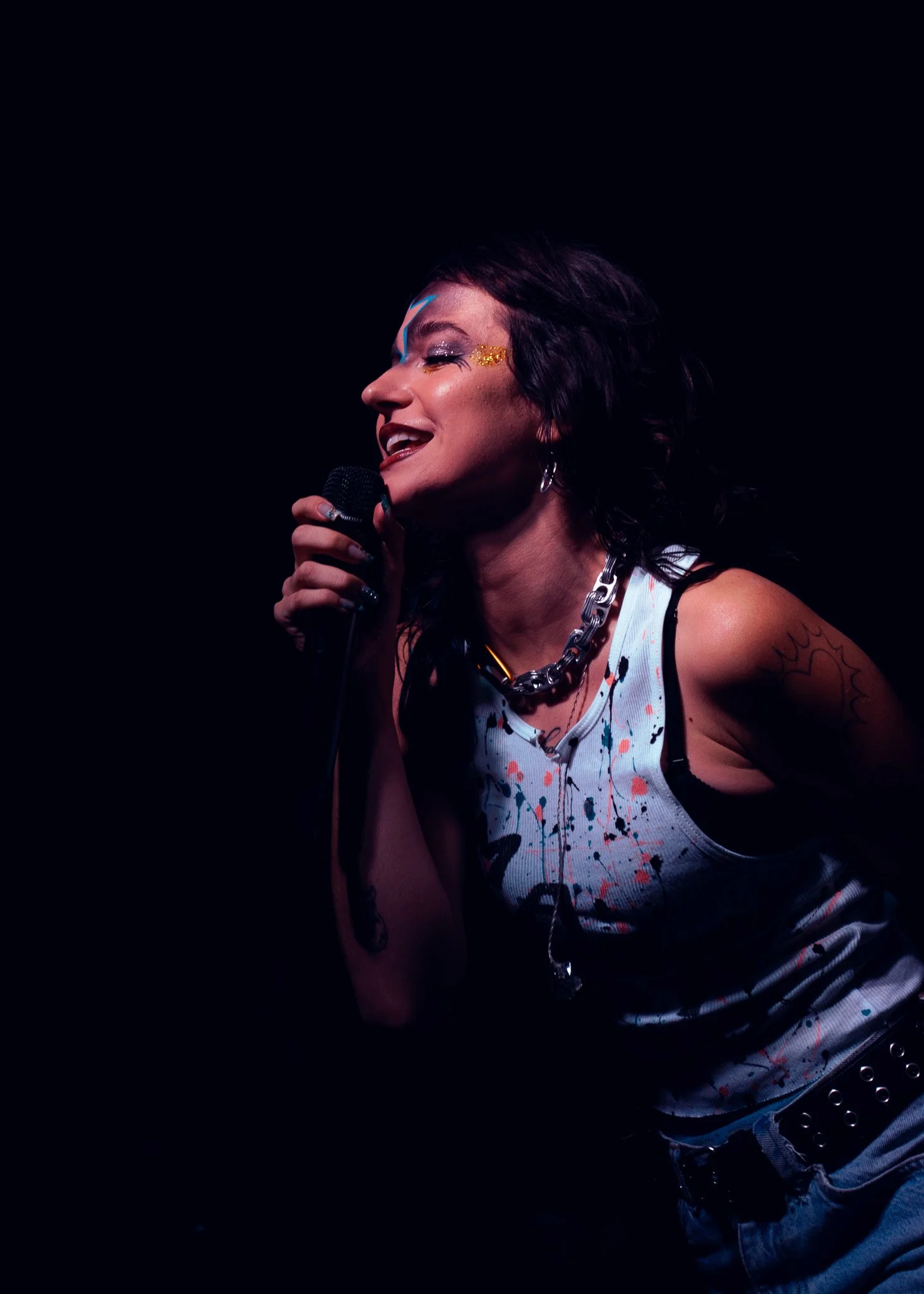  MARIS blissfully performs “Salt Water Taffy.” 