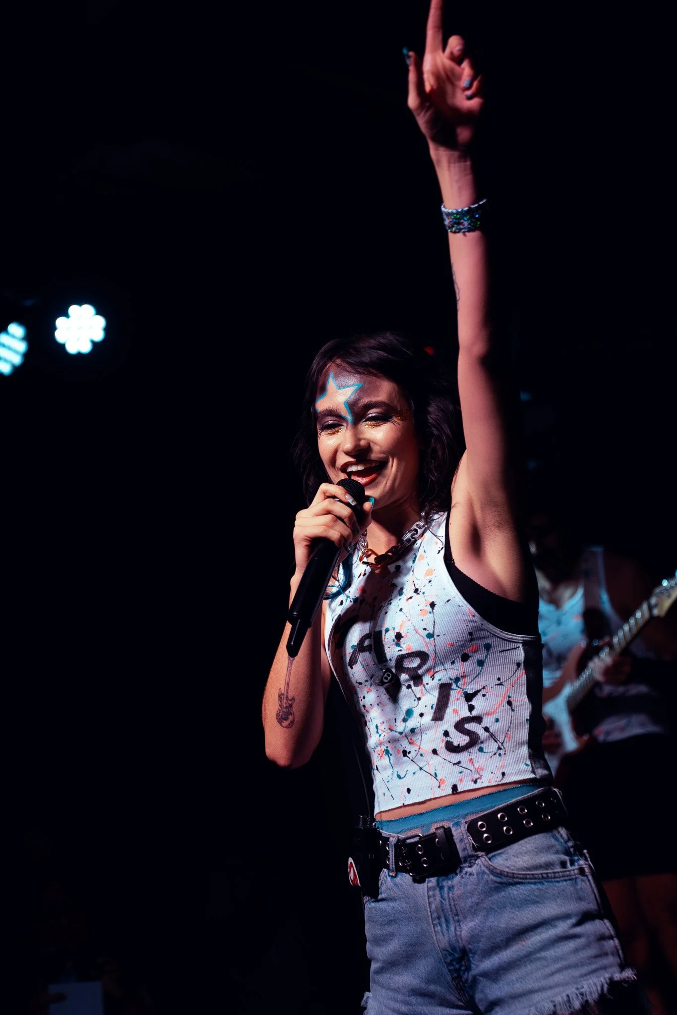  MARIS blissfully performs “Salt Water Taffy.” 