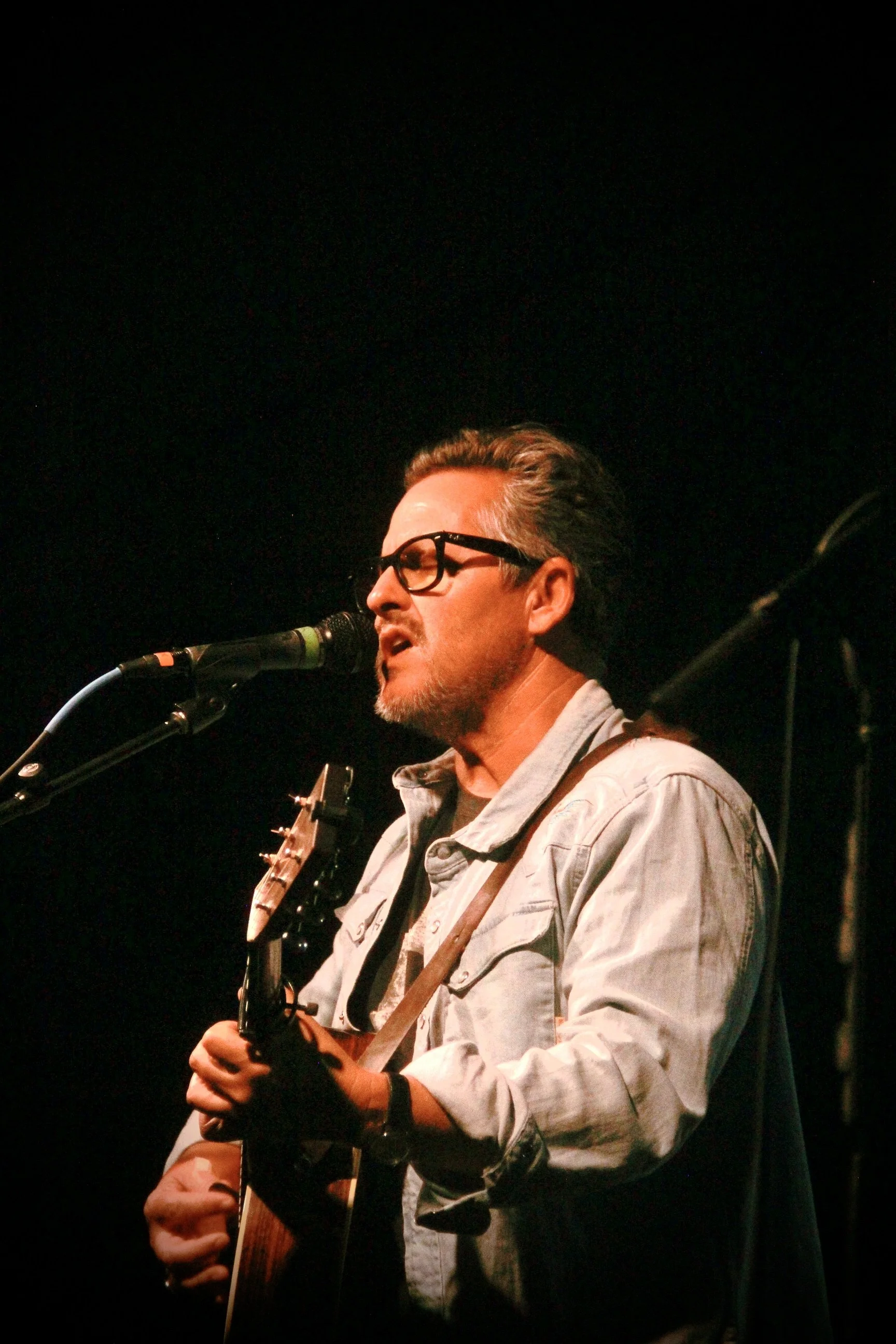  John Rouse gives an acoustic set with the crowd-favorite song “Love Vibration.” 