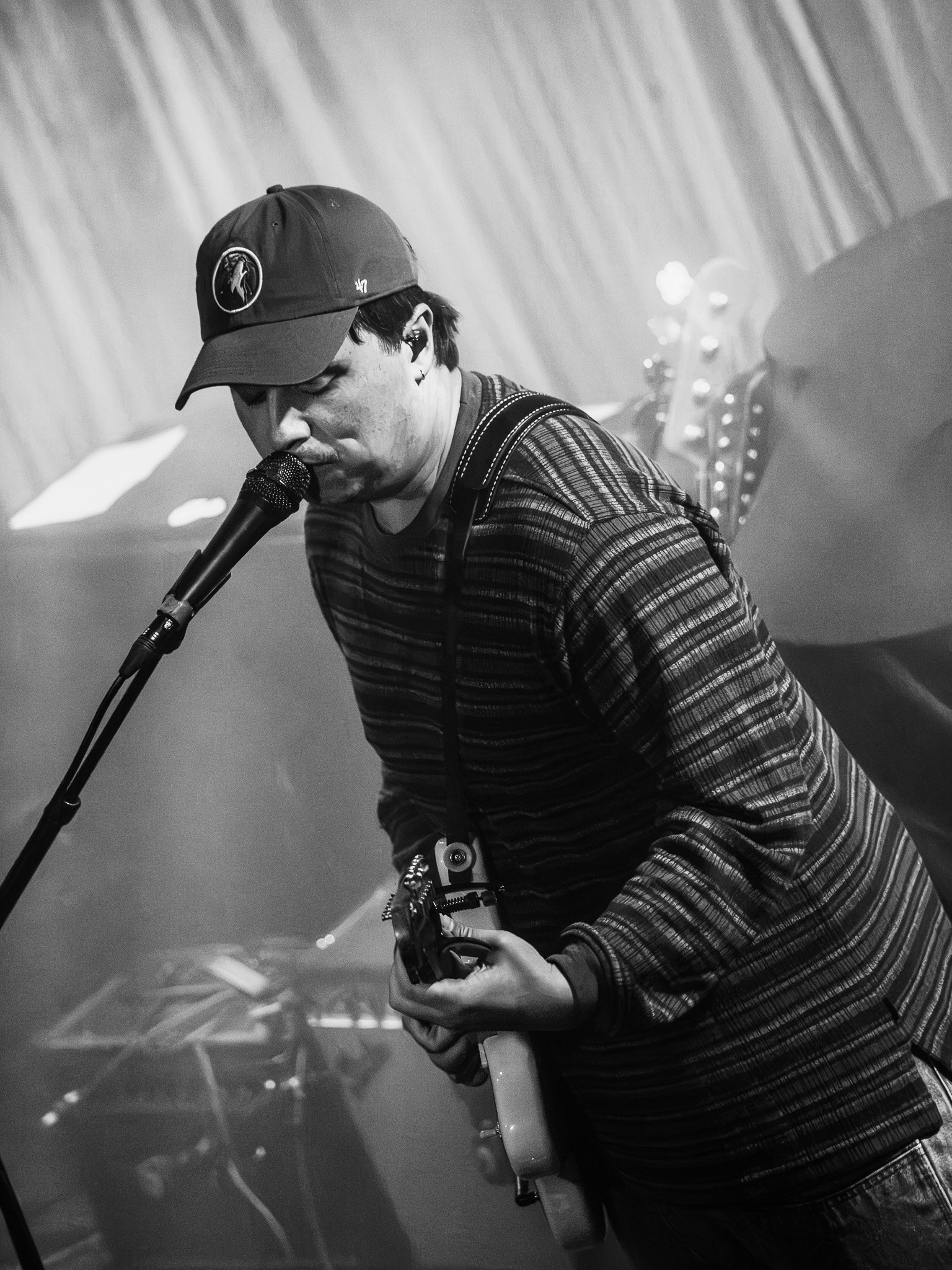  Indie-pop artist Landon Conrath opens his set performing his 2021 single “lowercase.” 