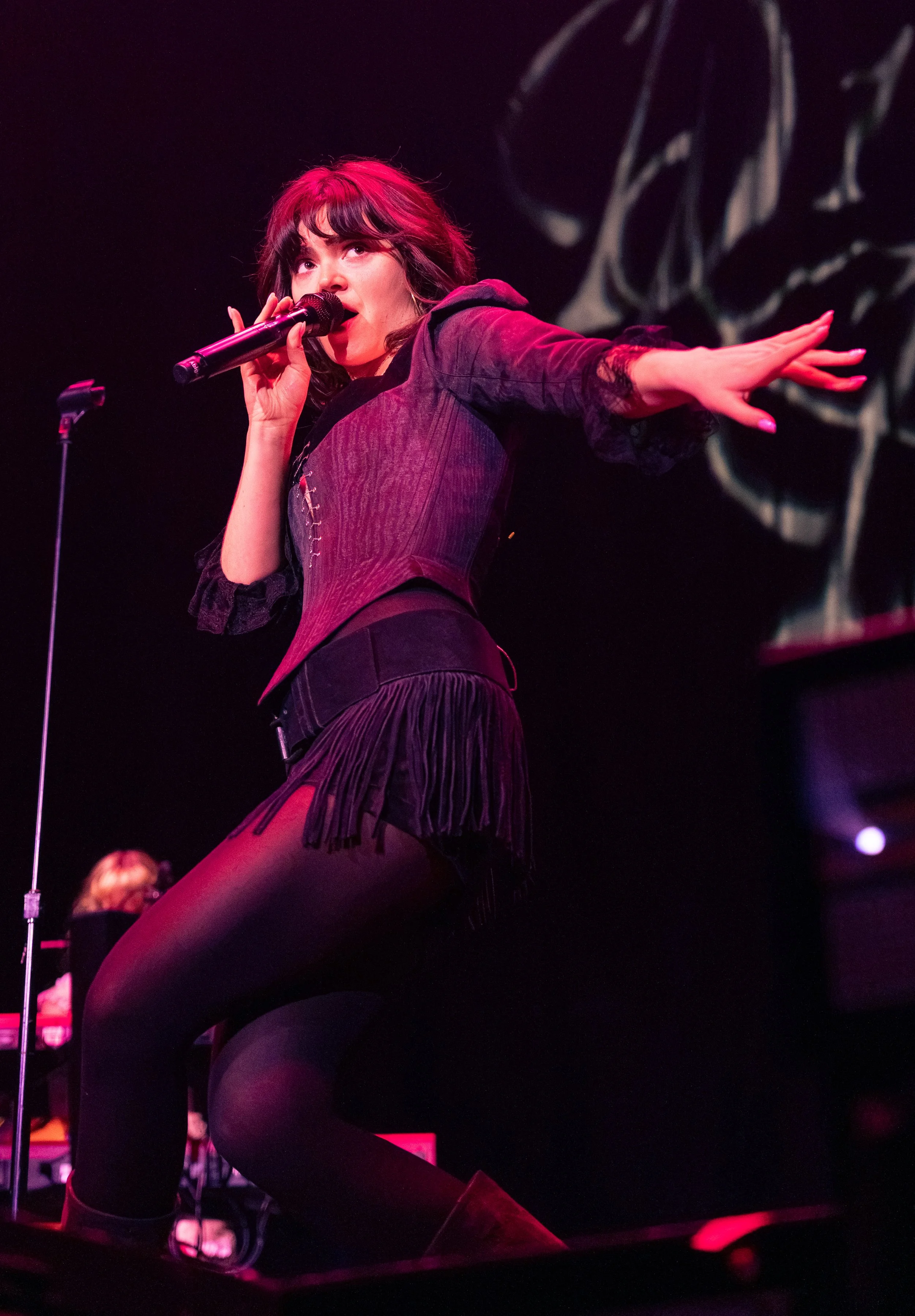 Lead vocalist Abigail Morris of The Last Dinner Party sings “Knocking at the Sky”: “I would give my eyes away just to be the light / I'd burn off my fingerprints, start a brand new life.” 