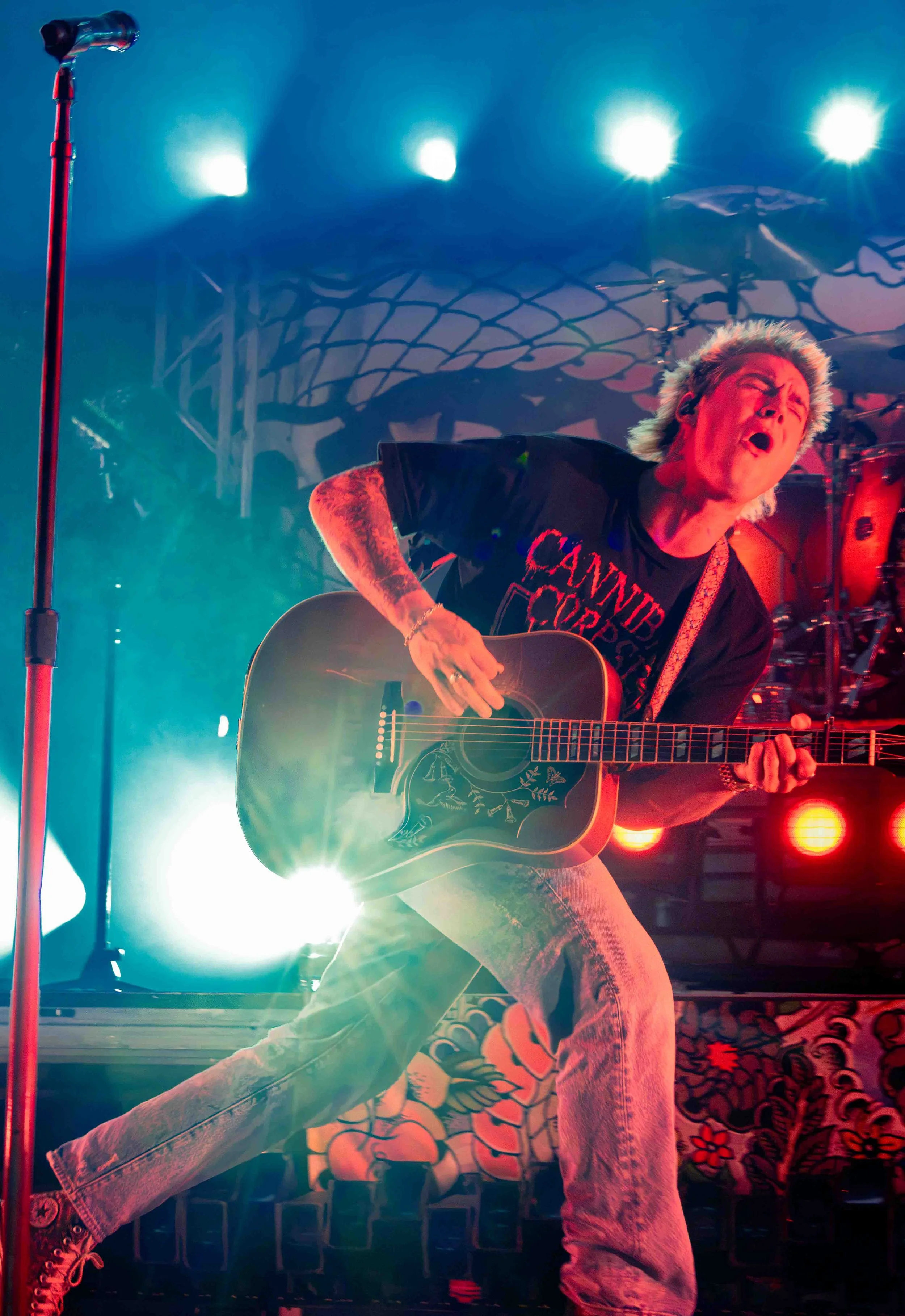  Whitcomb rocks out with his guitar while performing his 2023 single “Shoot Me Dead.” 