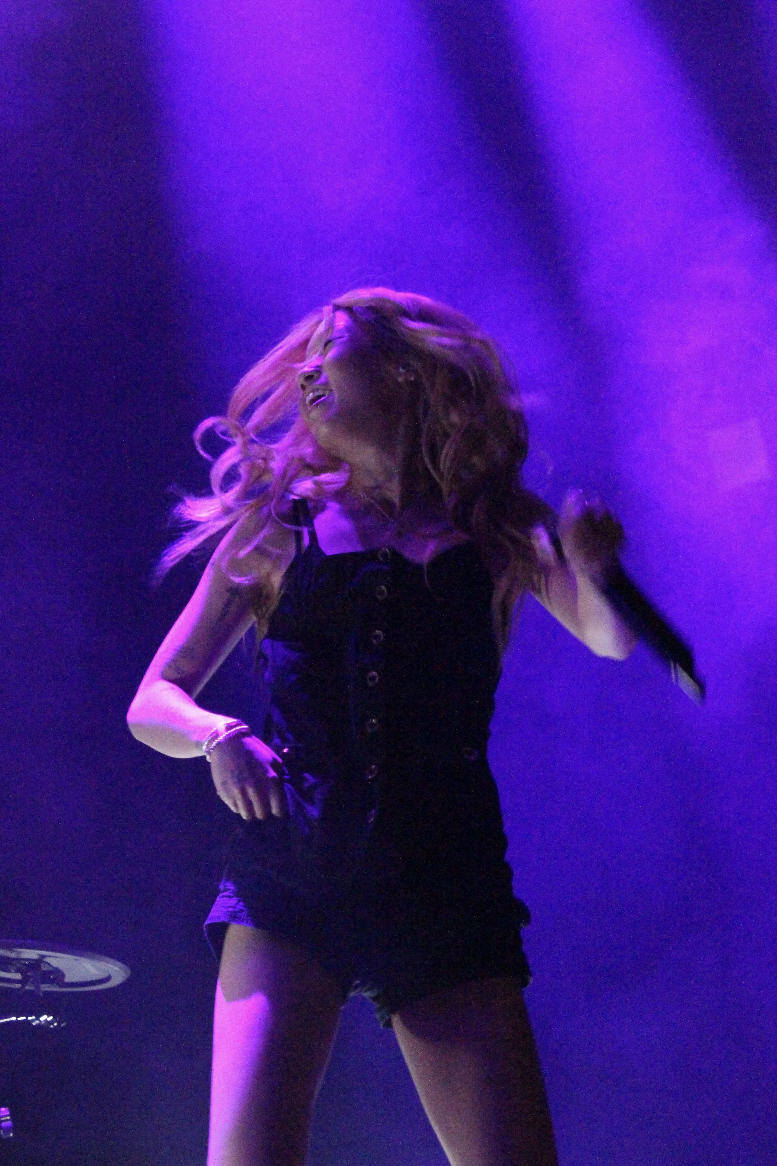  Tiffany Day   brings the catchy track “PRETTY4U” to life onstage .  