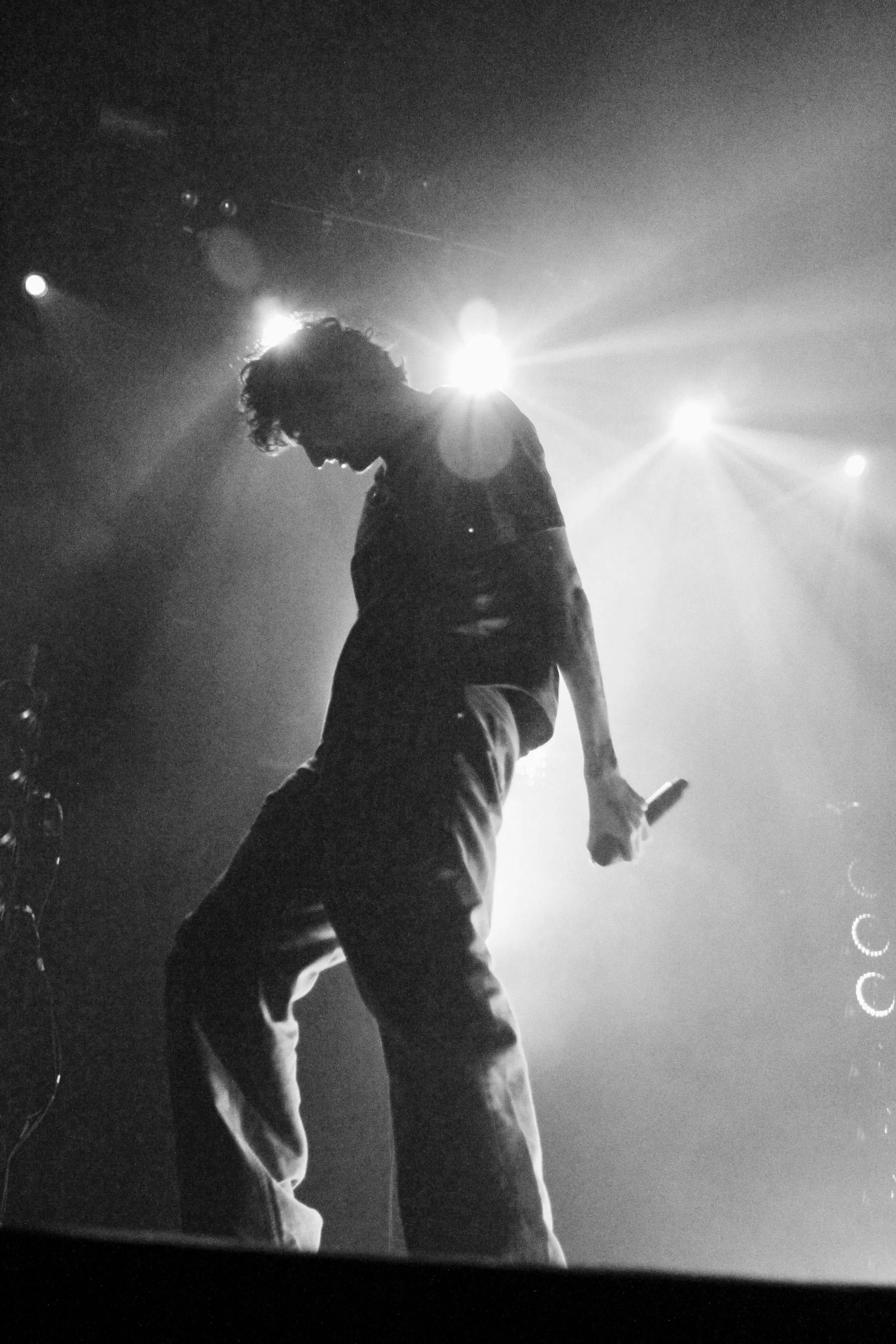  glaive performs “For God and Country,” an eclectic, emotionally chaotic, and spontaneous indie-rock and electronic track.&nbsp; 