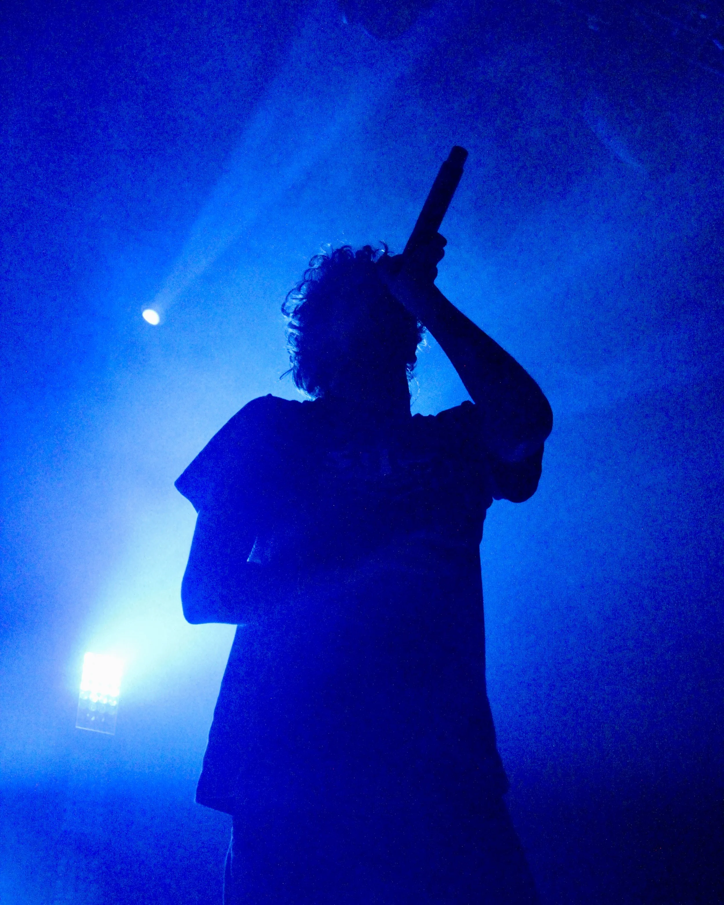  Blue lights flood the stage as glaive performs “UNCA / Composure”: “I know you wanna go / And I'm tryna take you home with me.” 