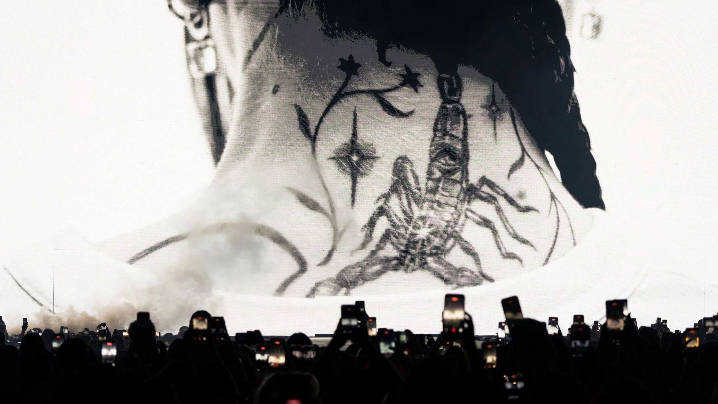  María Victoria Ramírez de Arellano Cardona, also known as Young Miko, is shown on the screen as the backtrack for “El intro” starts. 