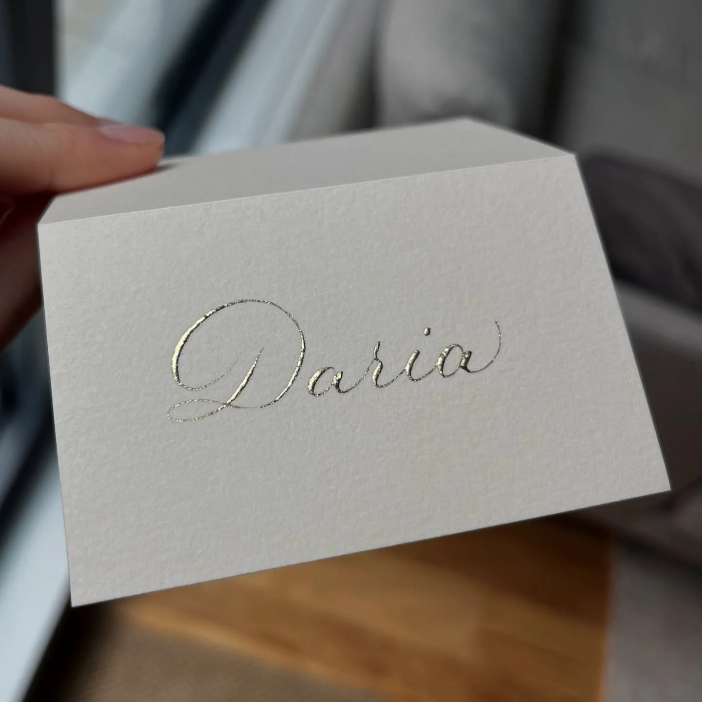 Place cards to hold on to 🩶
Using @thecreativekinds handmade watercolour metallic ink 

#placecardinspo #montrealcalligrapher #calligraphymtl #metallicinkcalligraphy #tabledecorinspo