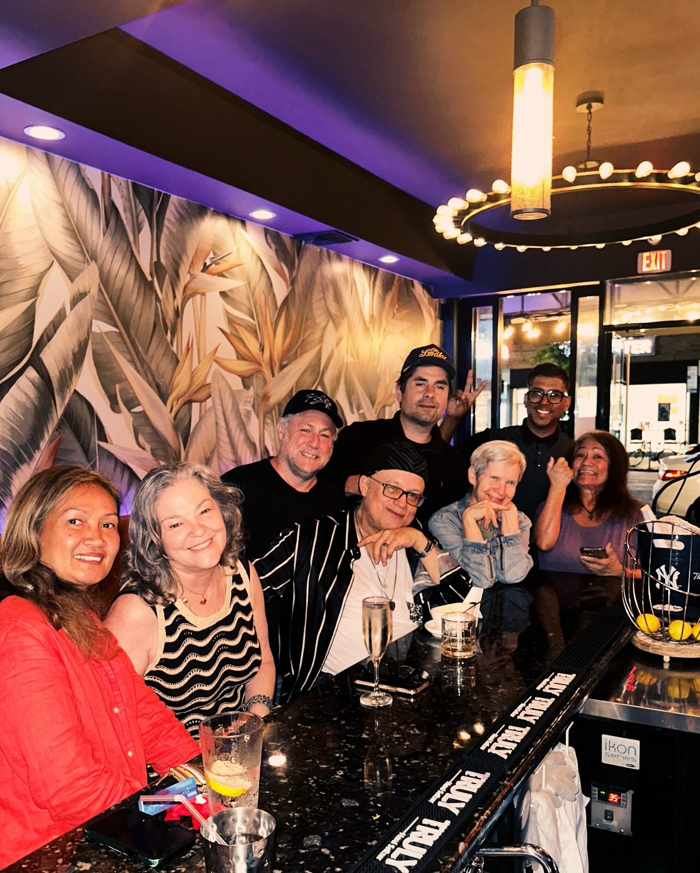 My favorite new hang on Thursday night for Live Music and dinner. @neemindianbx The food is to die for!
I start with samosa and sweet chilli wings. Then devour the chicken tiki masala with garlic naan.
Last week's performer was the amazing Russ Vel