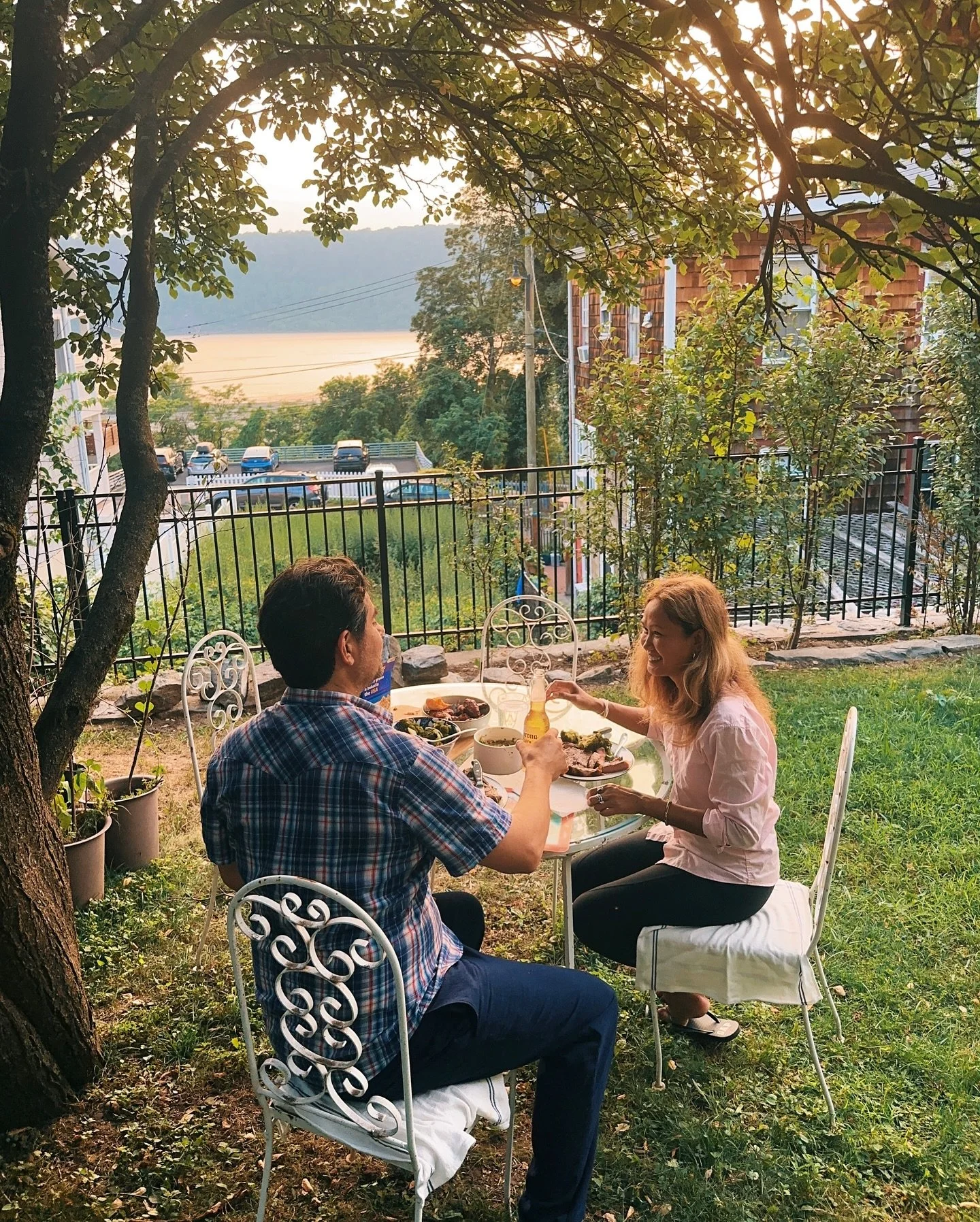 First outdoor meal in our secret garden.
Thanks for the delicious cooking @fe_cia.may