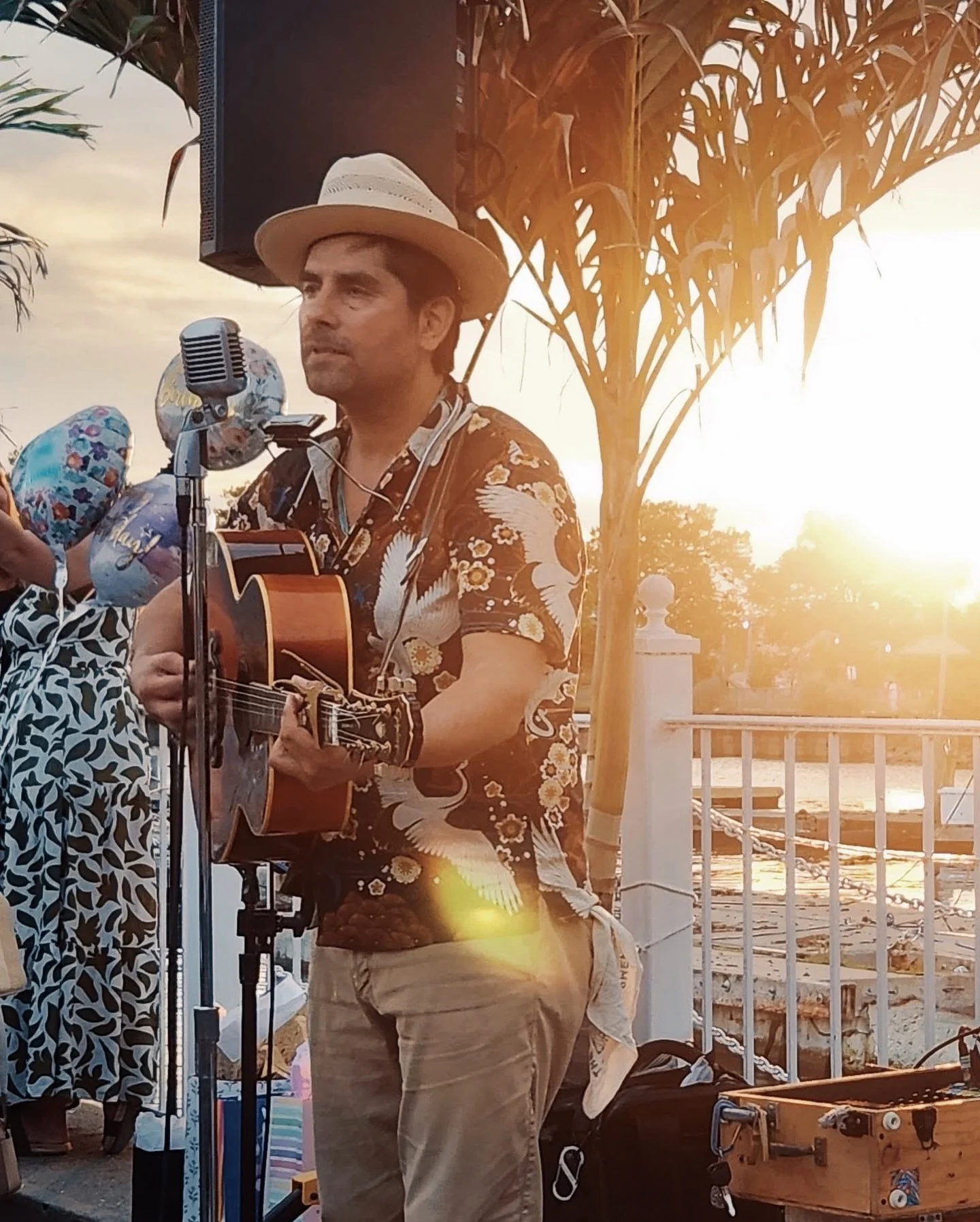 Last year I determined that this summer I would perform more by the water. Came true.
Thanks @barleyonthehudson and Jon @asidesjonchattman for offering me the opportunity to perform for the people by the mighty Hudson River.
📸 Damian @damian_pett