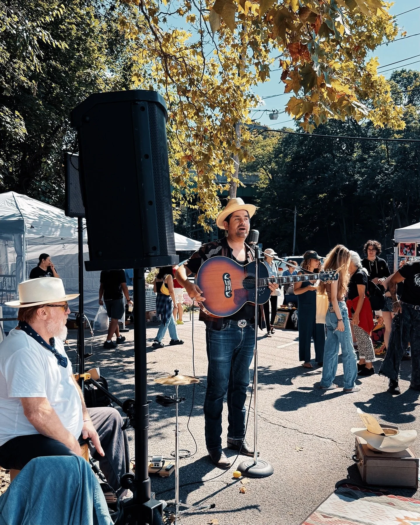 Me and Paul had a grand ole time at the Hastings Flea! Thanks for having us! What a beauty of a day. Make sure to visit their next Flea on Sunday Oct 12th. Check their IG for the latest info @hastingsflea
Percussion @pauljgiannini
📸 @fe_cia.may
#