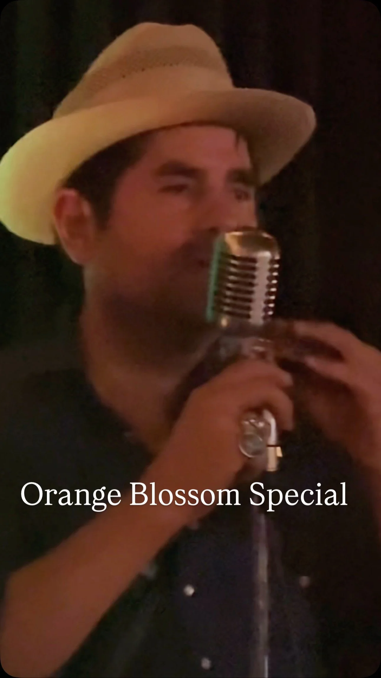 Orange Blossom Special rollin' through Ramblin House. We really appreciate everybody for spending the night, enjoying life @the_rambling_house . Hope to see again soon!
💚 Smoky O + the band