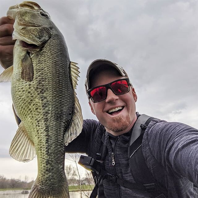 'Rona-bass over 3lbs. Finally. She doesn't mind that it's raining and neither do I! 😁🦅🇺🇸💥🌲🌳