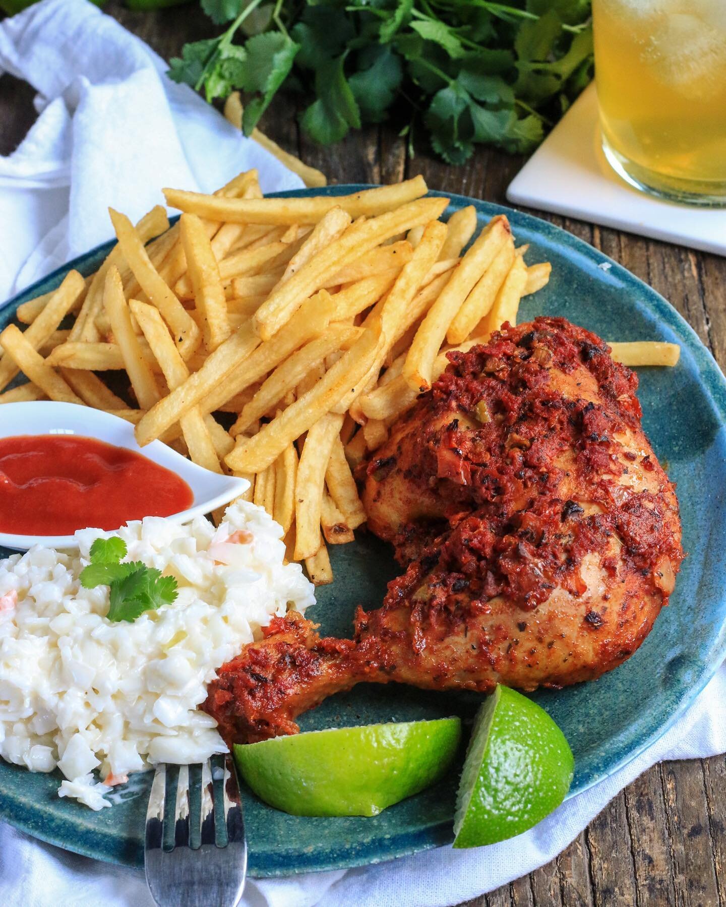 |Peri Peri Chicken Night| Looking for a super easy meal solution? Head to your local @saveonfoods and grab these 3 items for a delicious and flavourful meal that is ready in 25 minutes! Pictured here is @westernfamilyca deliciously tender Sous Vide P