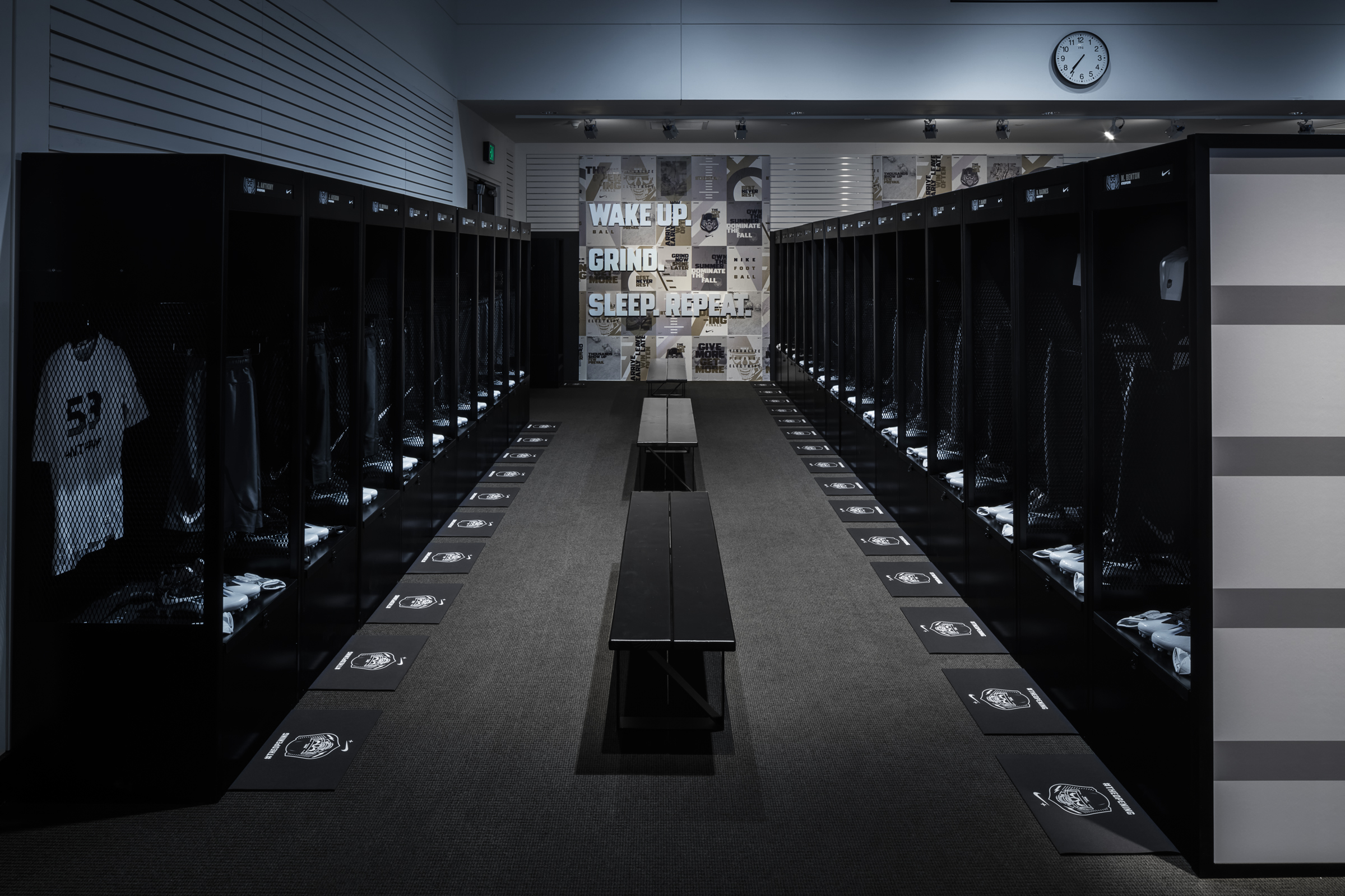 nike locker room