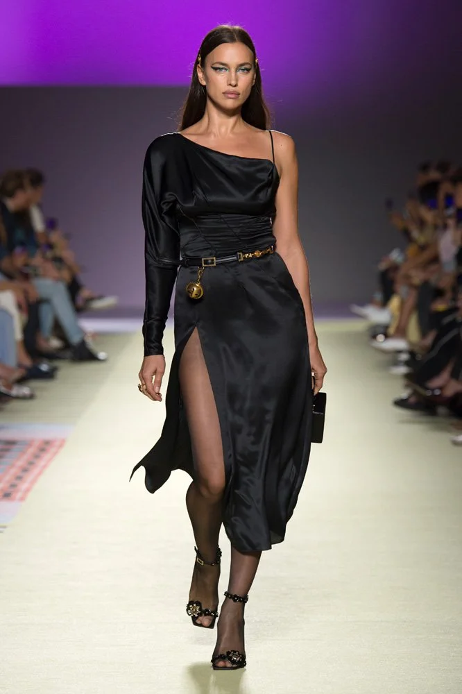 versace-ss19-women-fashion-show-collection-look-40-front (1).jpg