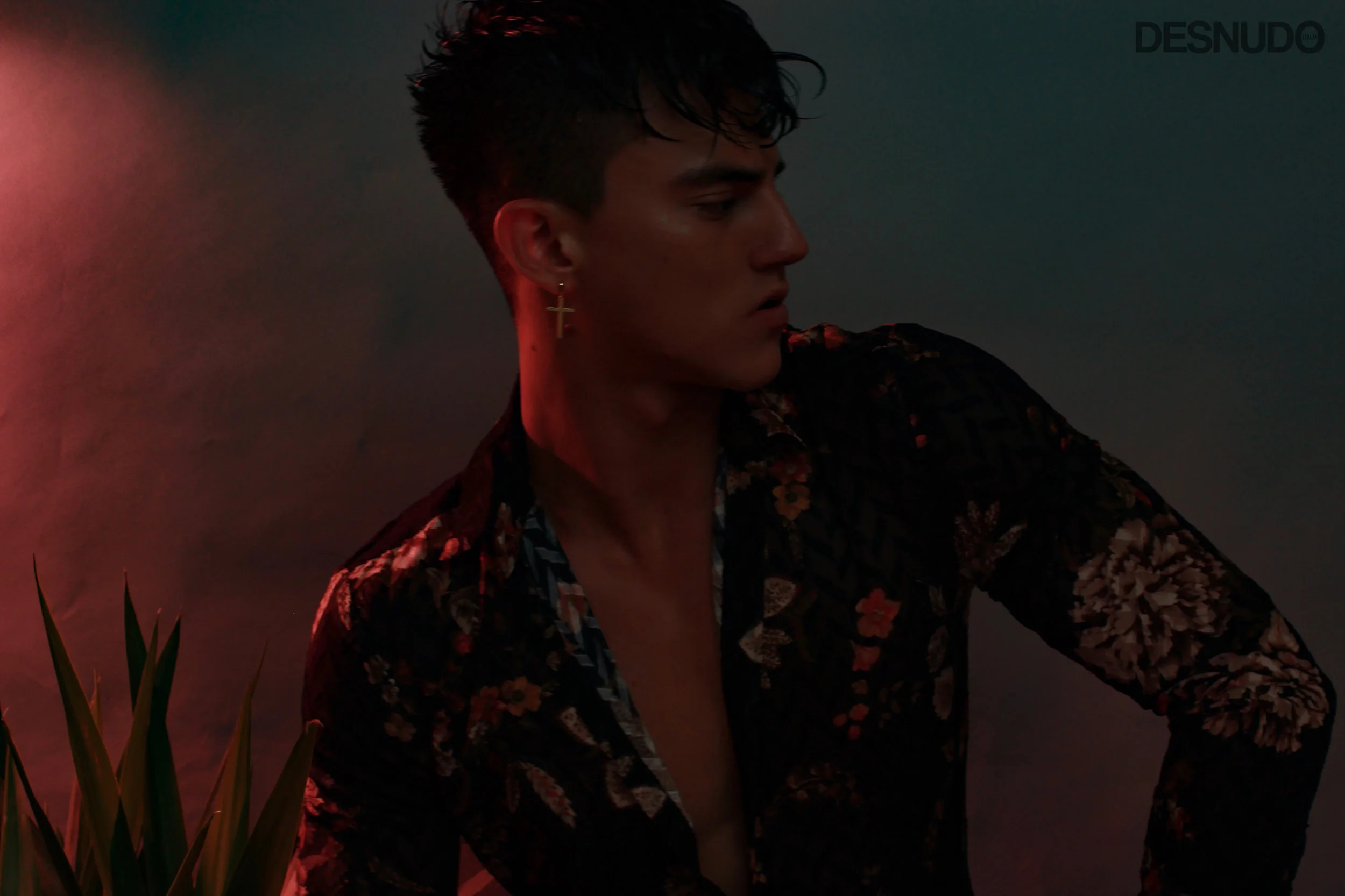 camicia ZARA , orecchino ARCHIVIO