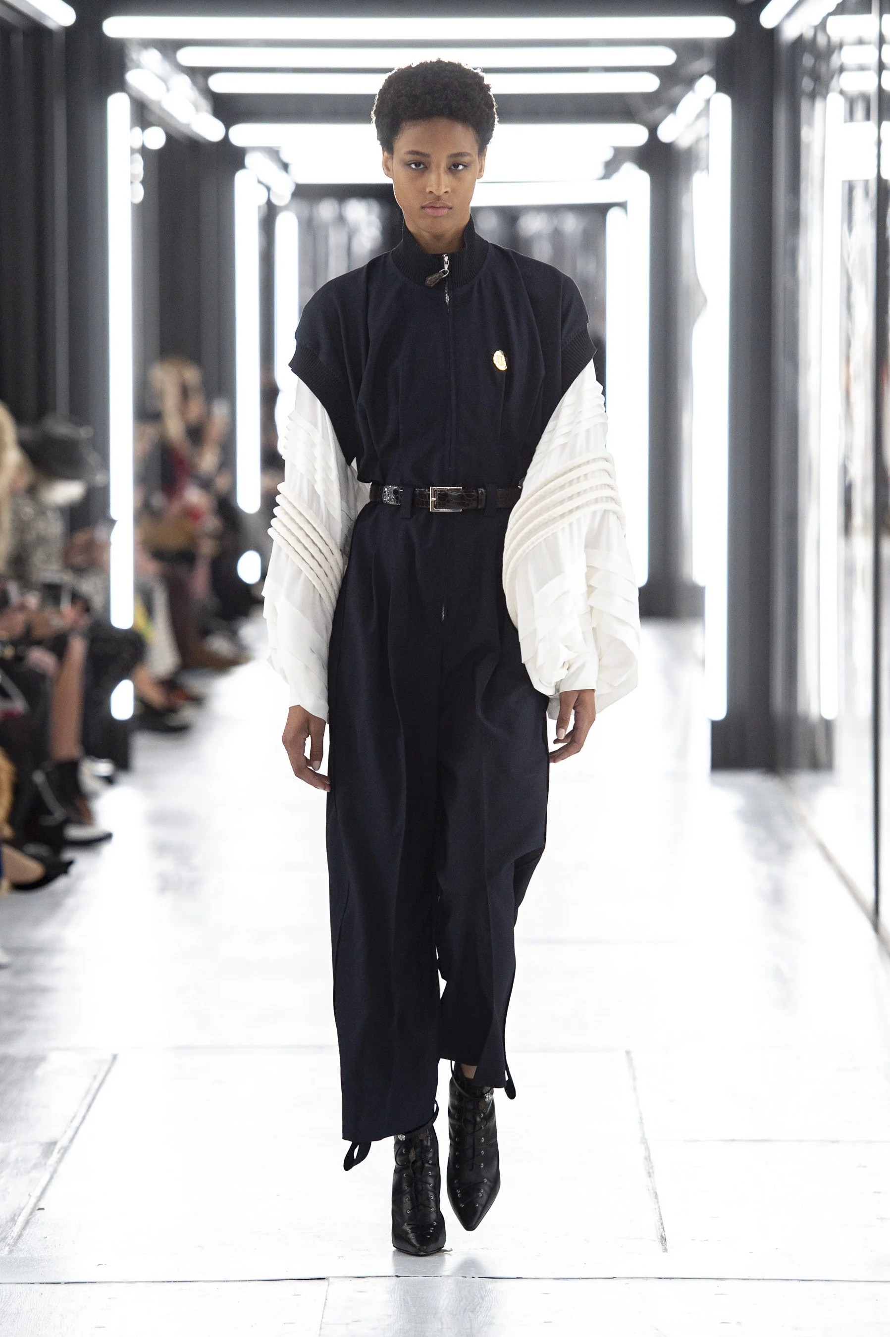 vuitton-rs19-0408.jpg