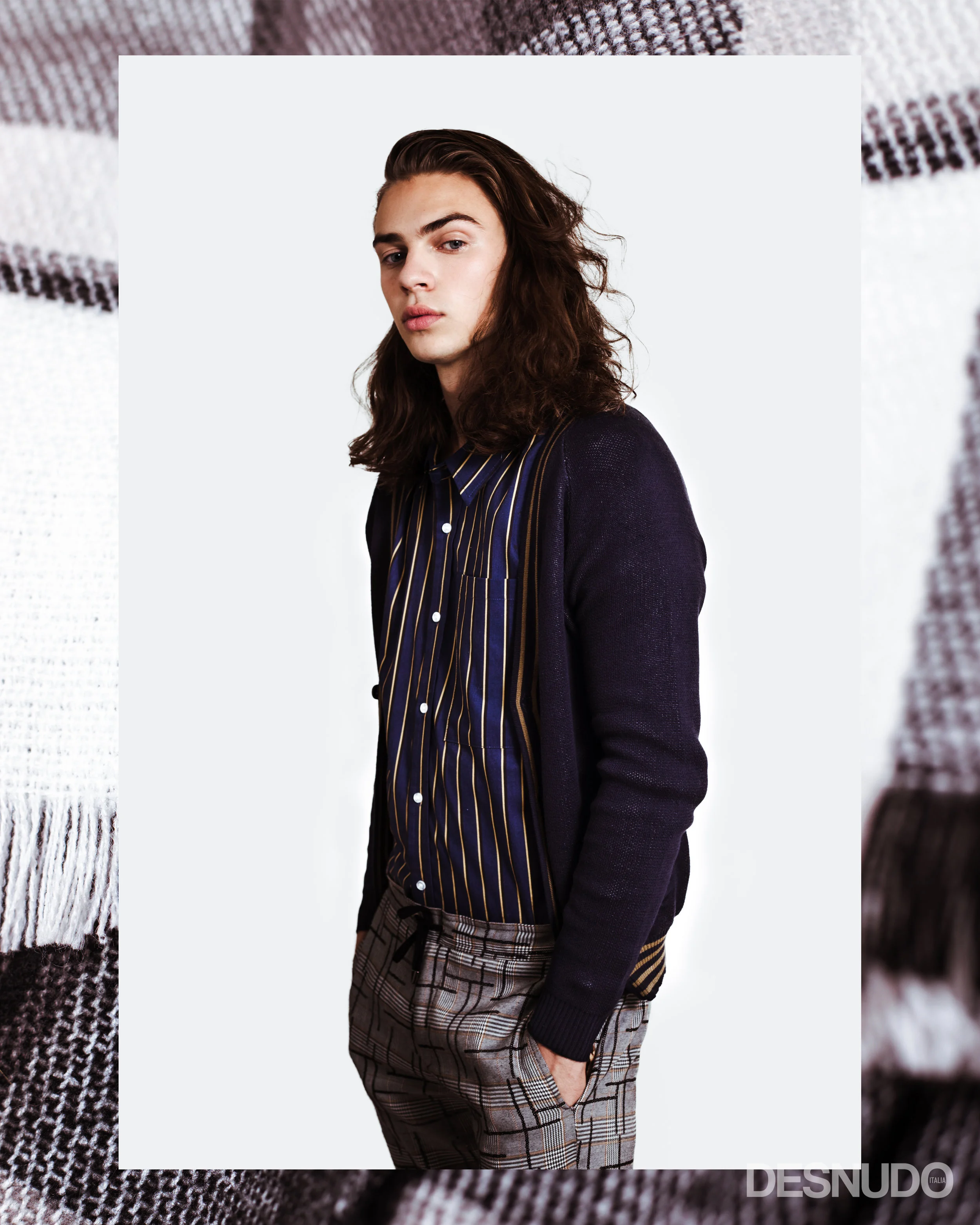 camicia e cardigan LE CRUZ (scrivi a T&A Showroom per maggiori dettagli), pantaloni LABORATOIRE