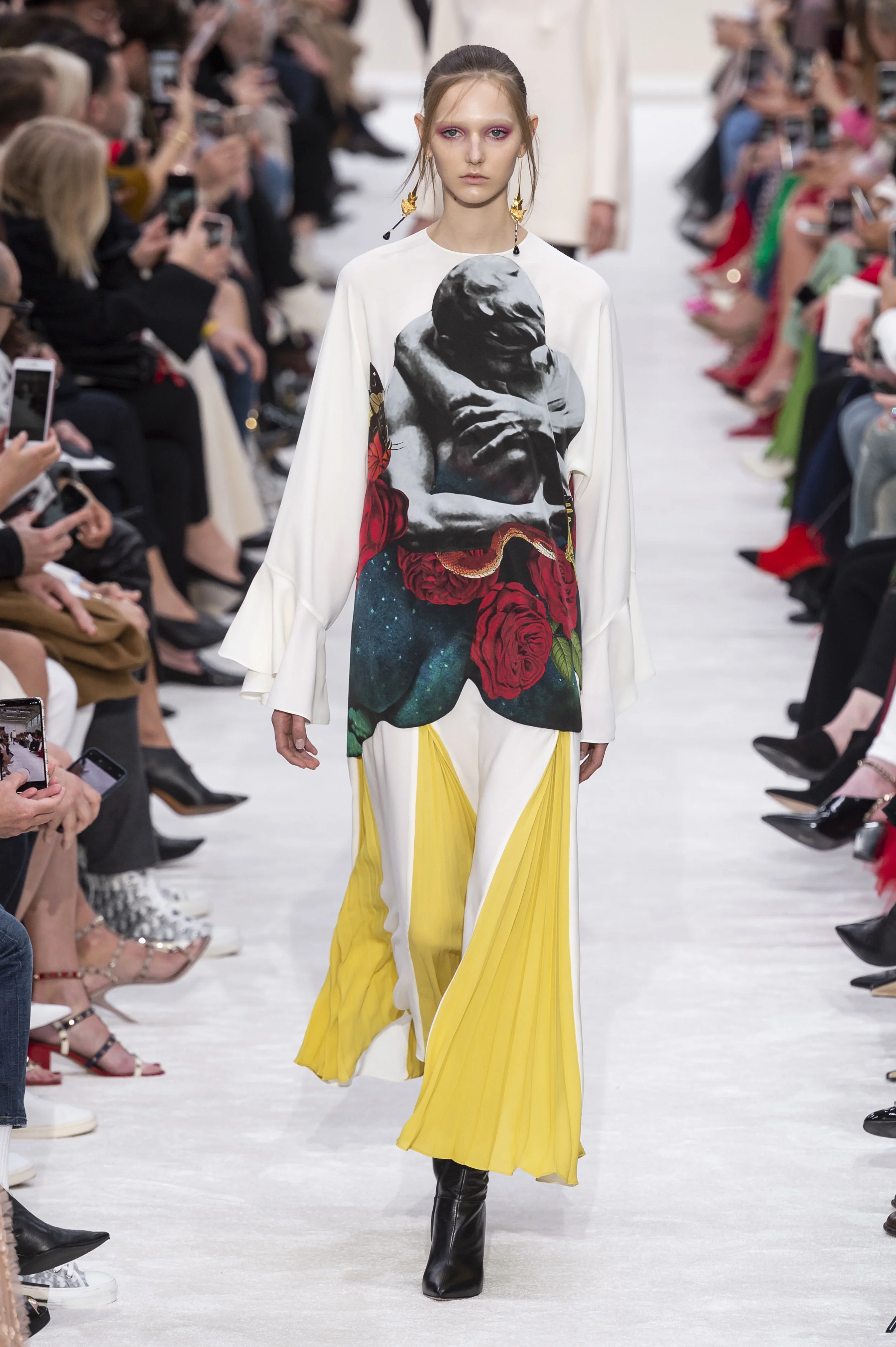 Valentino RF19 0027.jpg