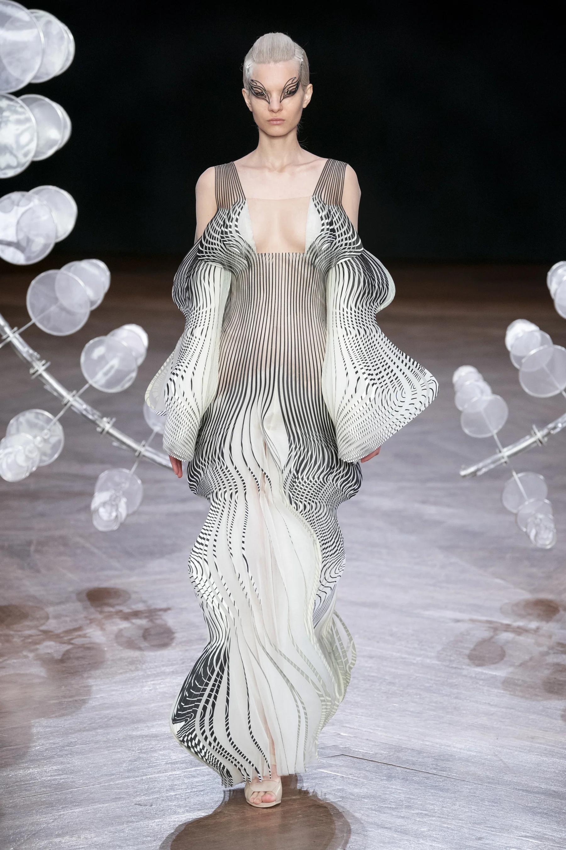 Van Herpen HC RF19 1082.jpg