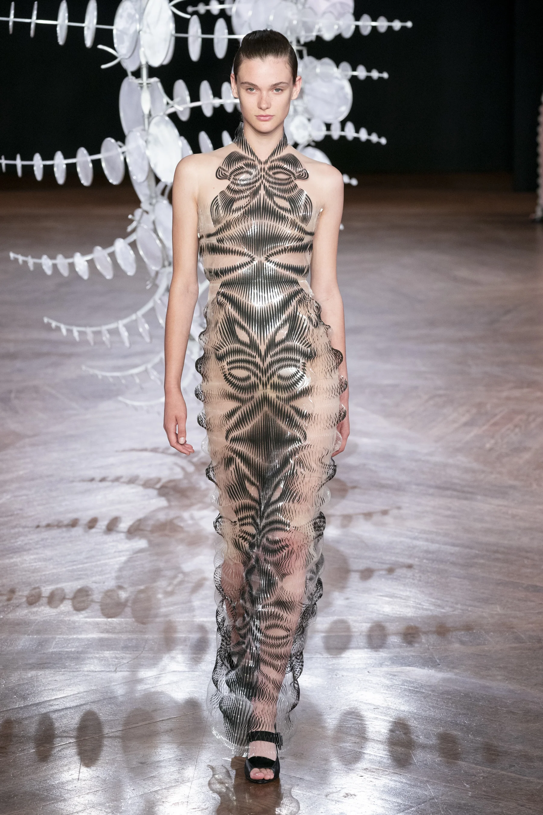 Van Herpen HC RF19 1168.jpg