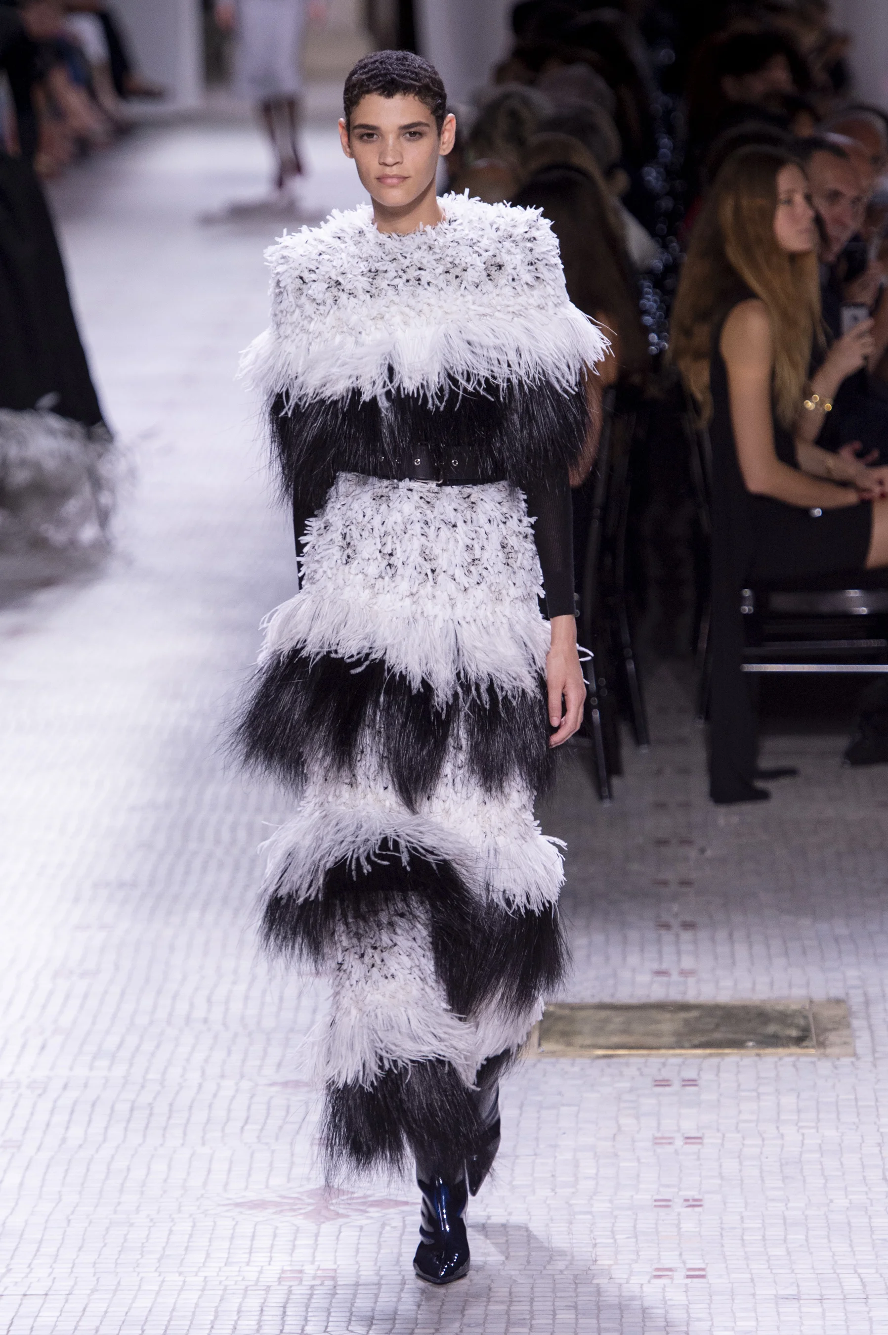 Givenchy HC RF19 1105.jpg