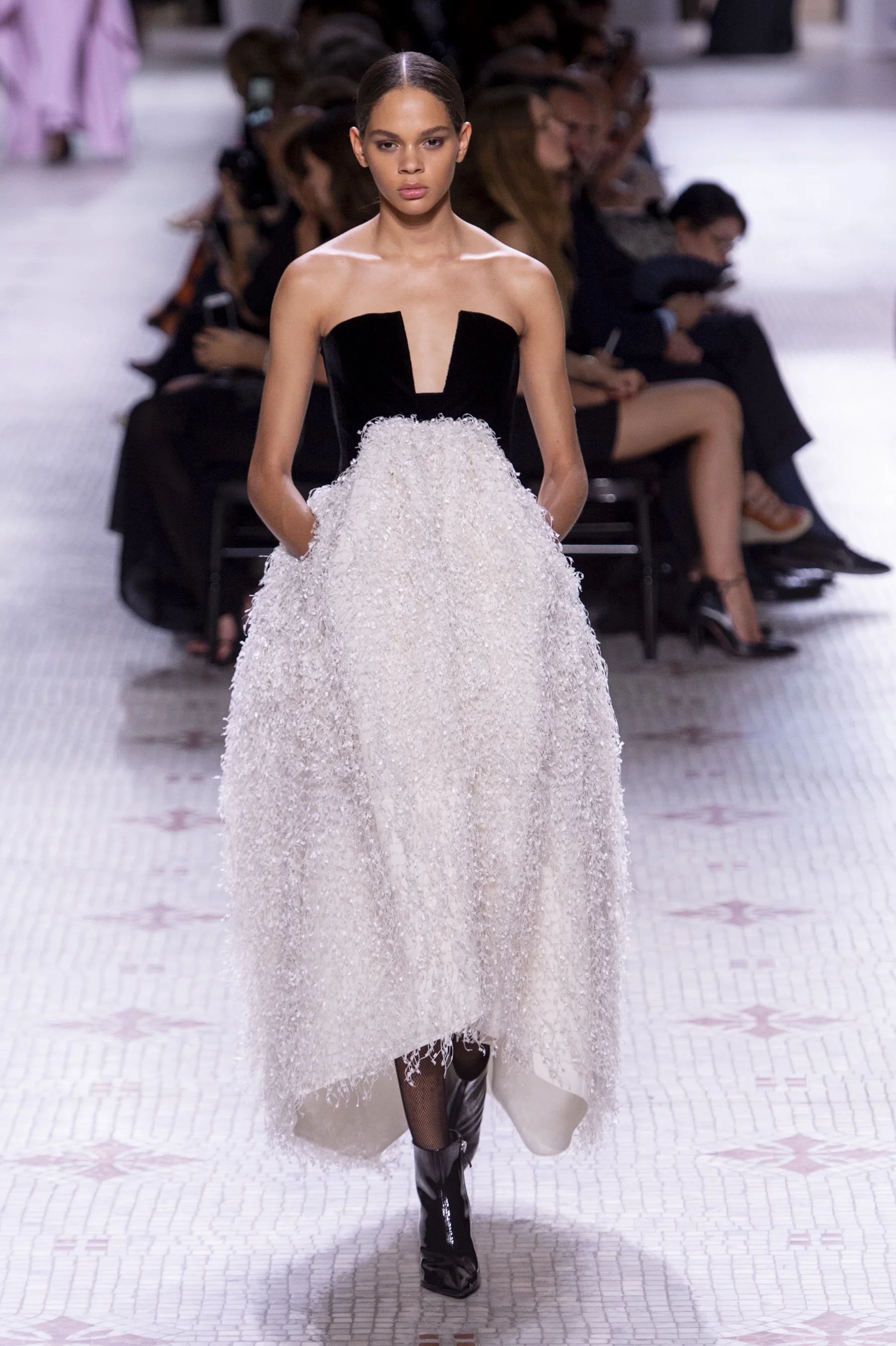 Givenchy HC RF19 1256.jpg