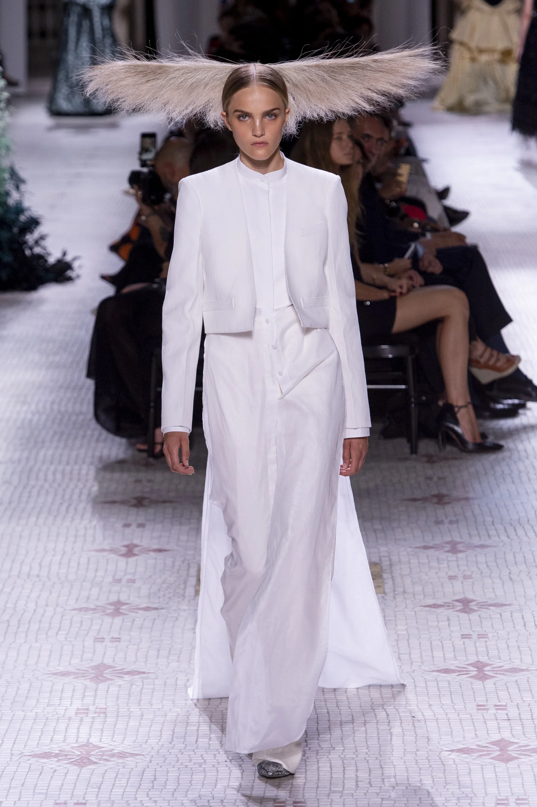 Givenchy HC RF19 1386.jpg